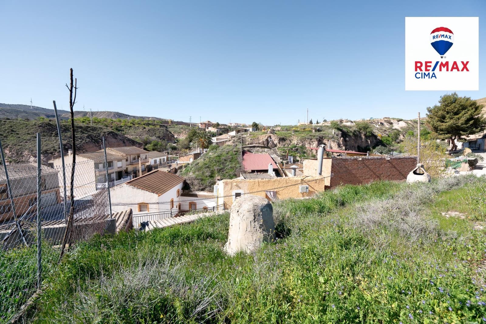 Finca/Country House for sale in Zujar - € 29,900 (Ref: 9744175)