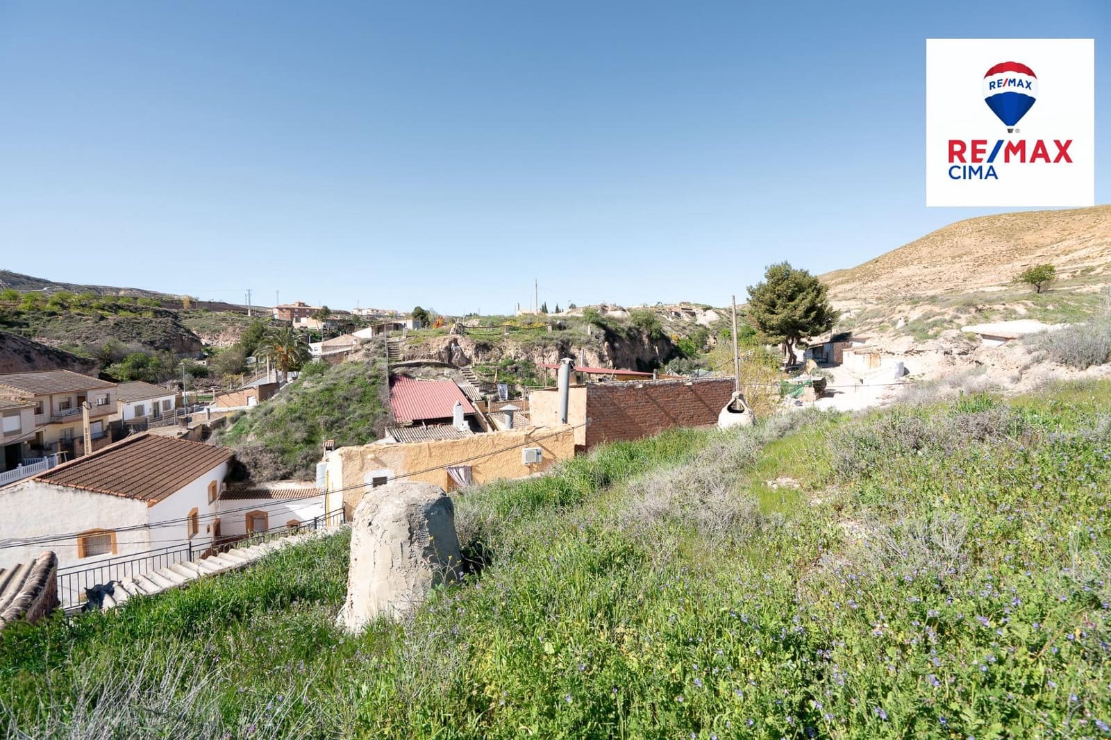 Finca/Country House for sale in Zujar - € 29,900 (Ref: 9744175)