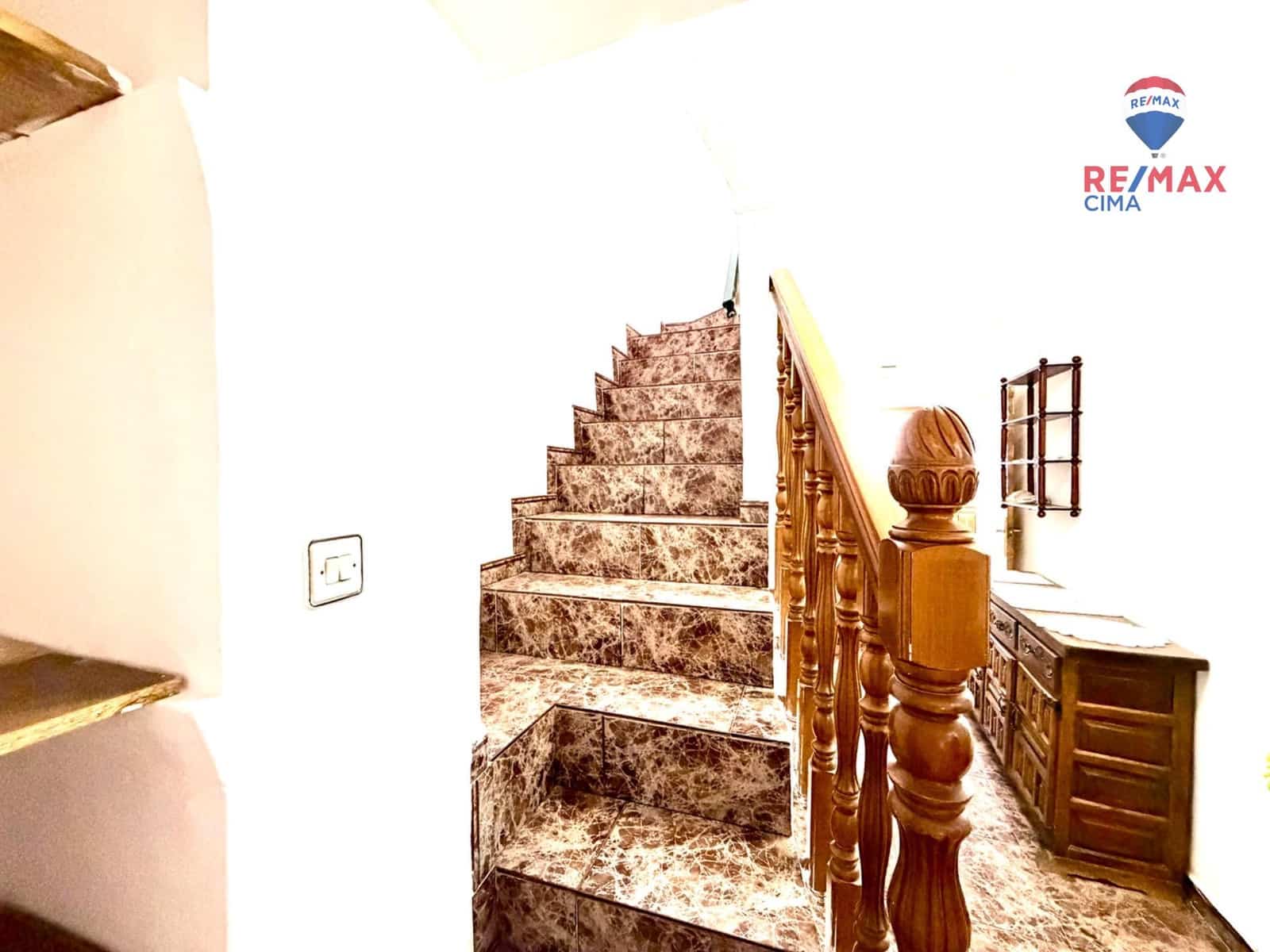 5 makuuhuone Omakotitalo myytävänä paikassa Cullar mukana 
autotalli - 55 000 € (Ref: 9773287)