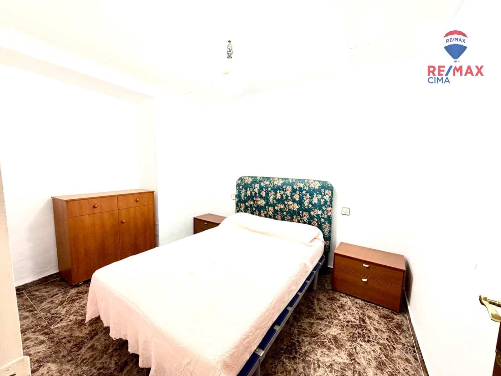 5 makuuhuone Omakotitalo myytävänä paikassa Cullar mukana 
autotalli - 55 000 € (Ref: 9773287)