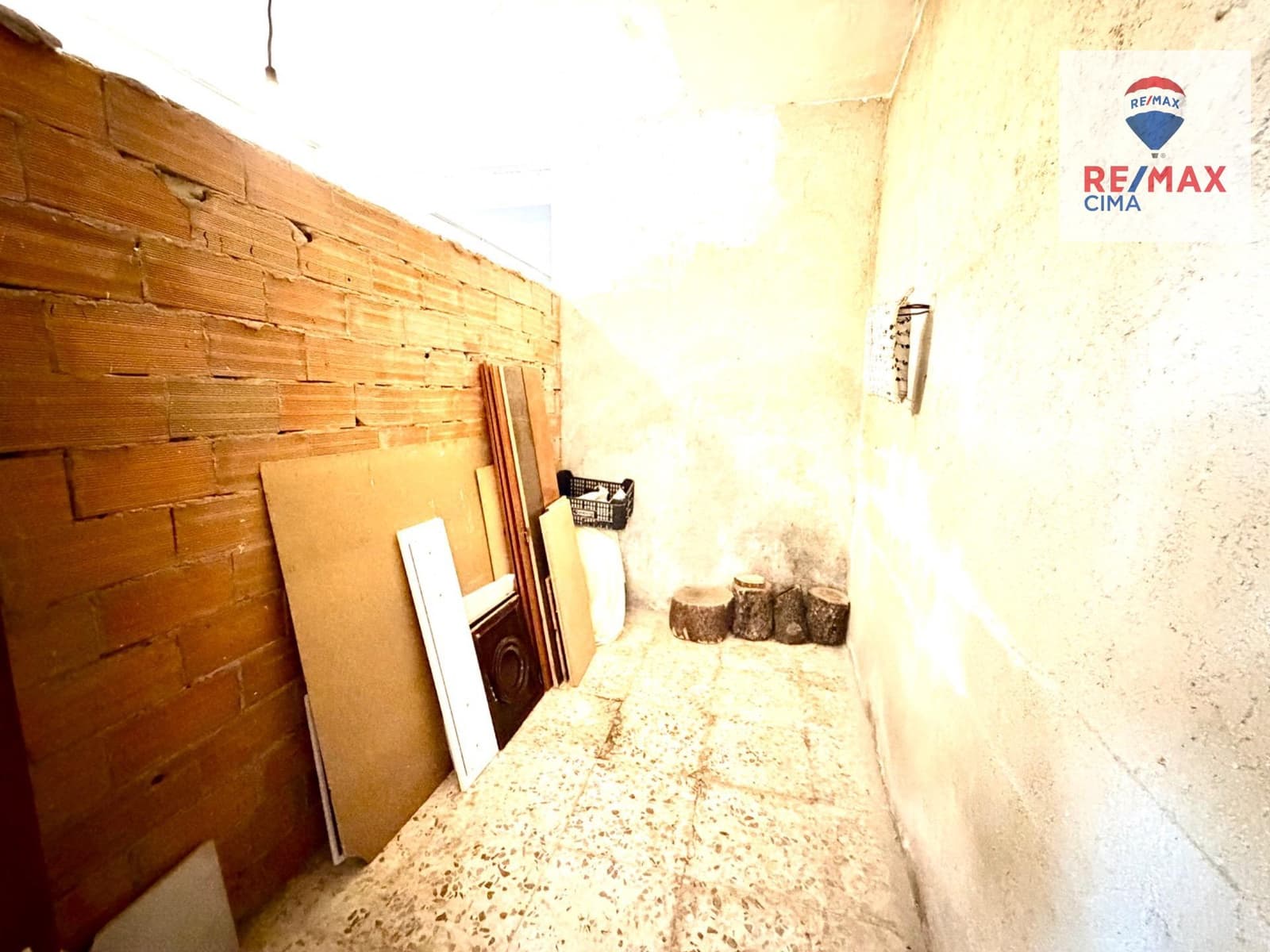 5 makuuhuone Omakotitalo myytävänä paikassa Cullar mukana 
autotalli - 55 000 € (Ref: 9773287)