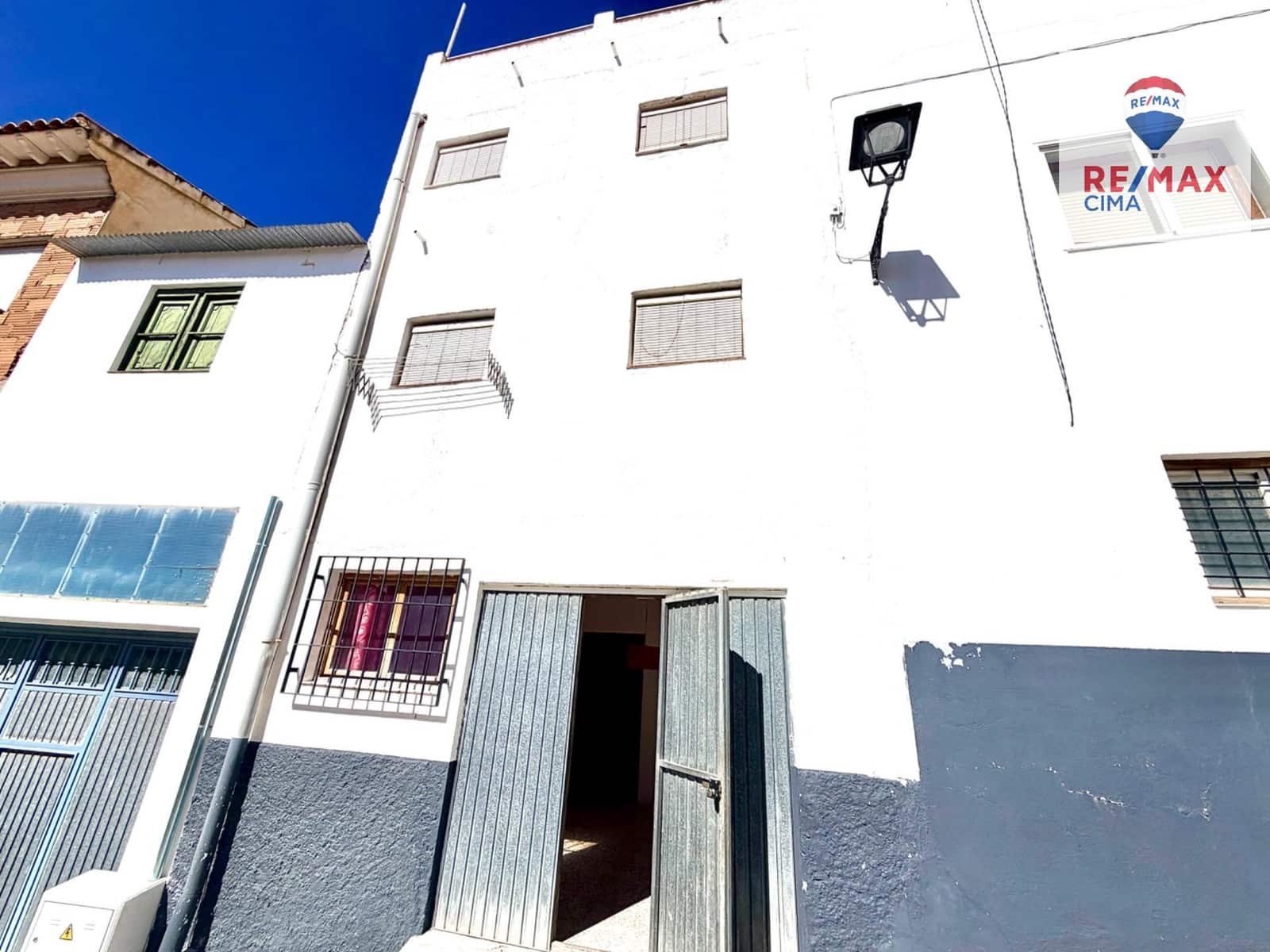 5 makuuhuone Omakotitalo myytävänä paikassa Cullar mukana 
autotalli - 55 000 € (Ref: 9773287)