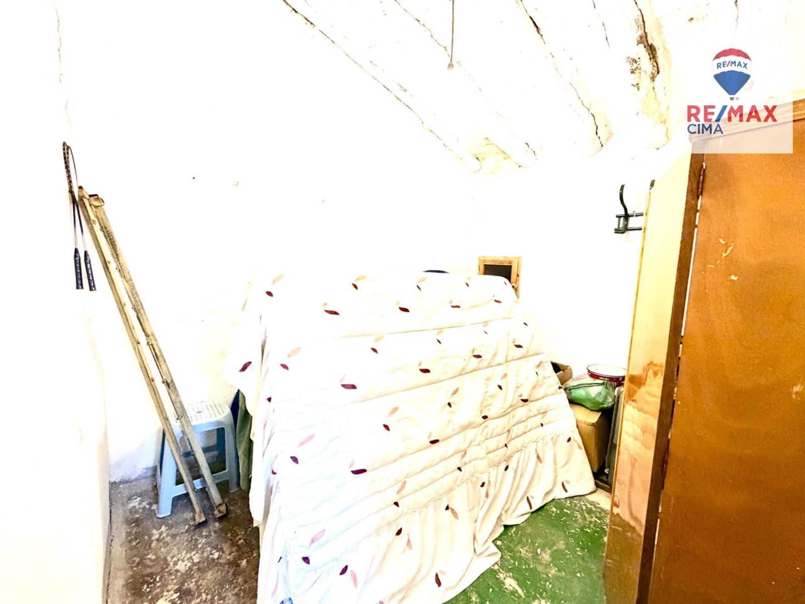 5 makuuhuone Omakotitalo myytävänä paikassa Cullar mukana 
autotalli - 55 000 € (Ref: 9773287)