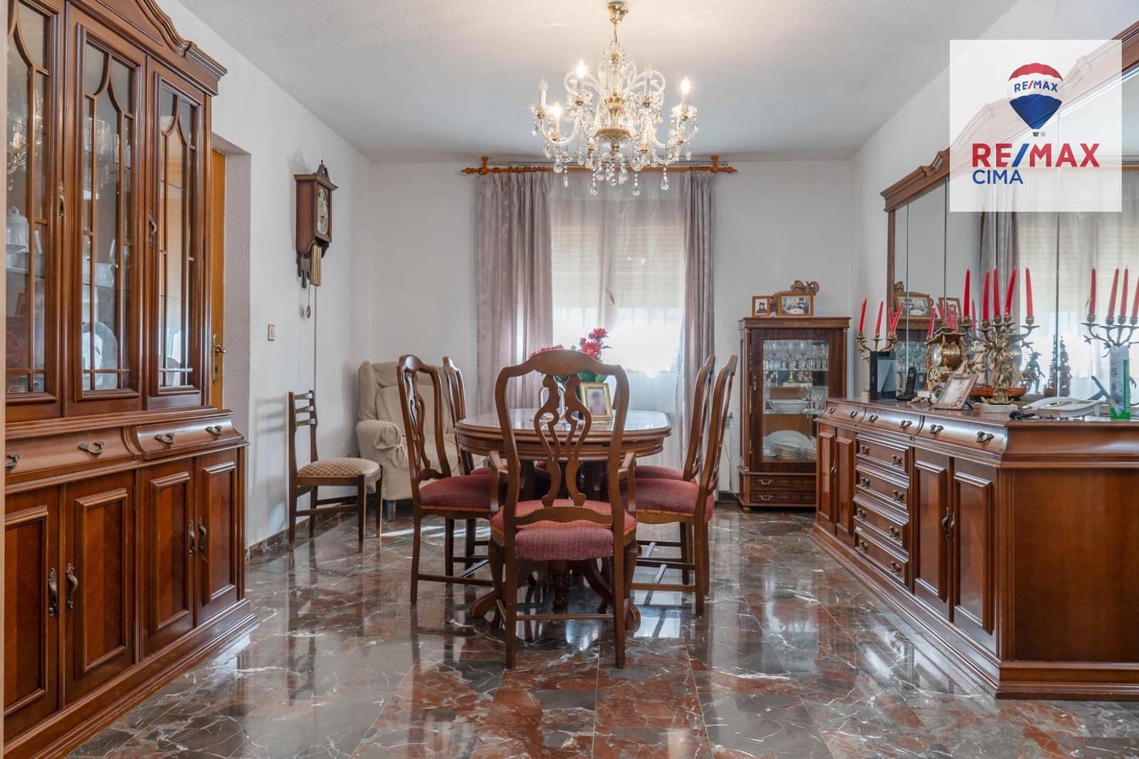 6 bedroom Villa for sale in Otura with pool garage - € 399,000 (Ref: 9786986)