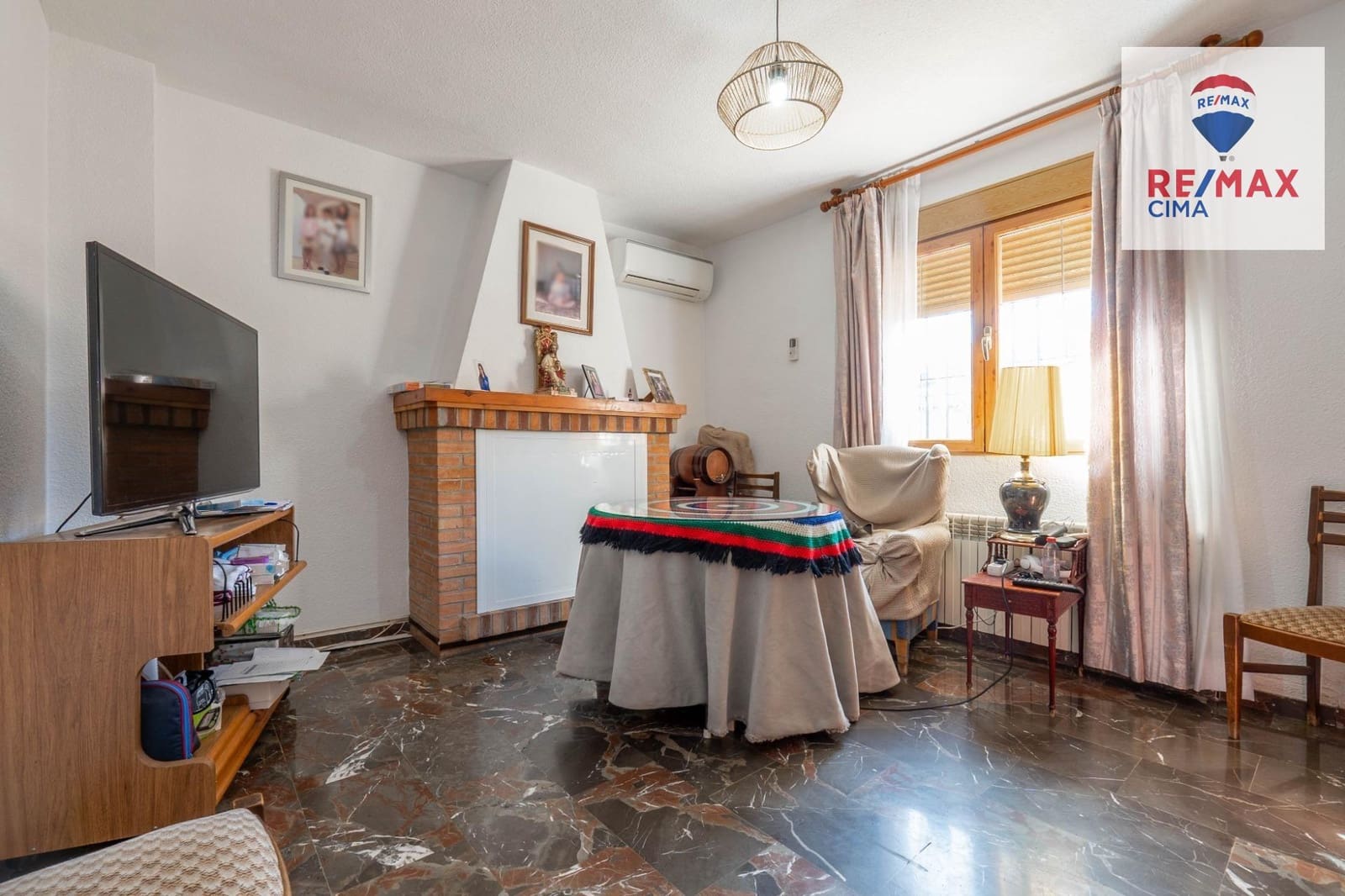 6 bedroom Villa for sale in Otura with pool garage - € 399,000 (Ref: 9786986)