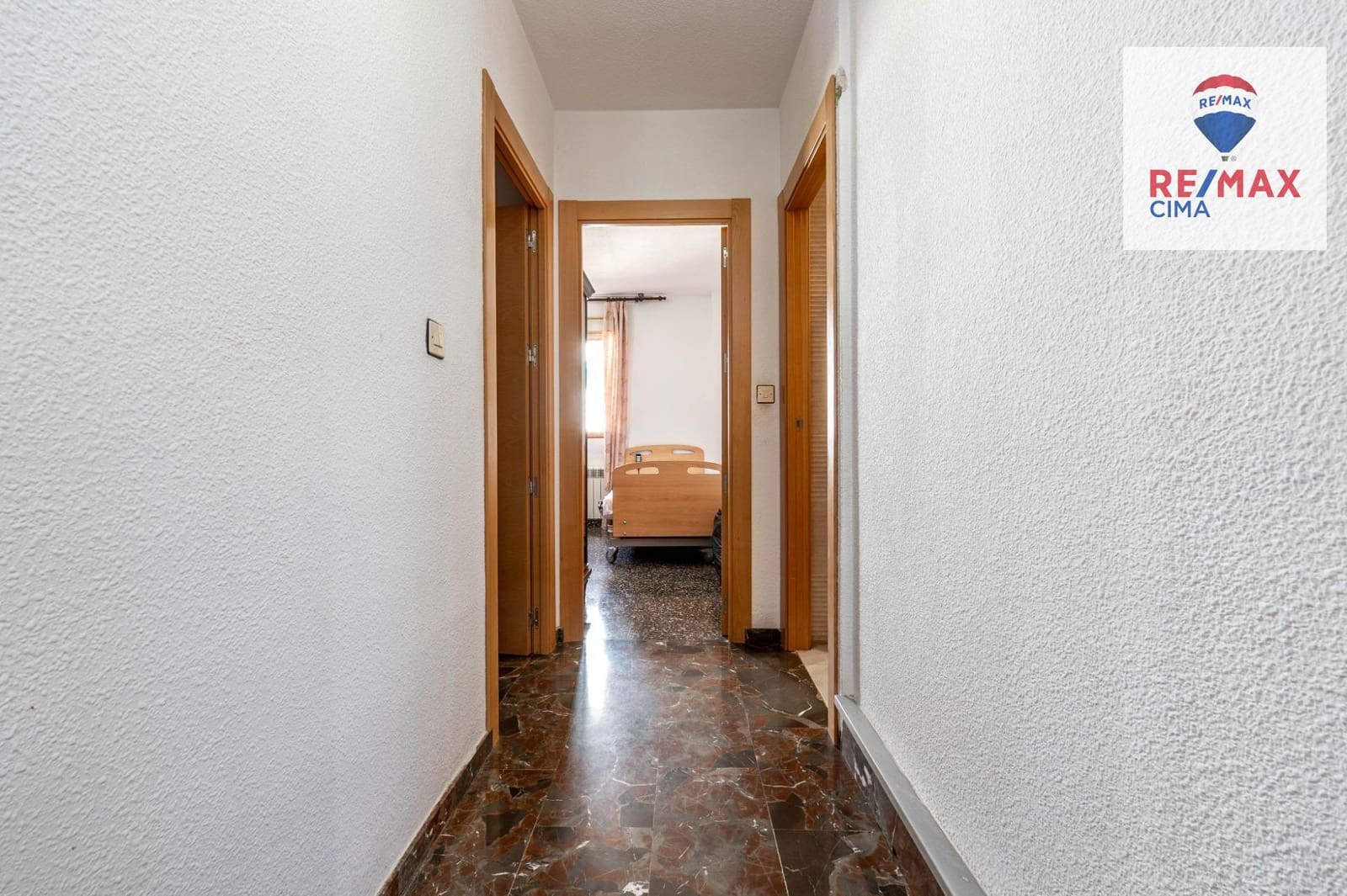 6 bedroom Villa for sale in Otura with pool garage - € 399,000 (Ref: 9786986)