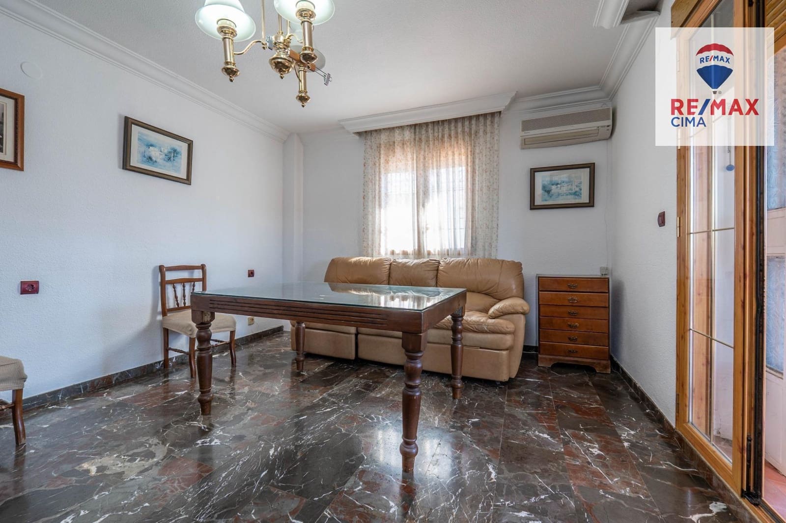 6 bedroom Villa for sale in Otura with pool garage - € 399,000 (Ref: 9786986)