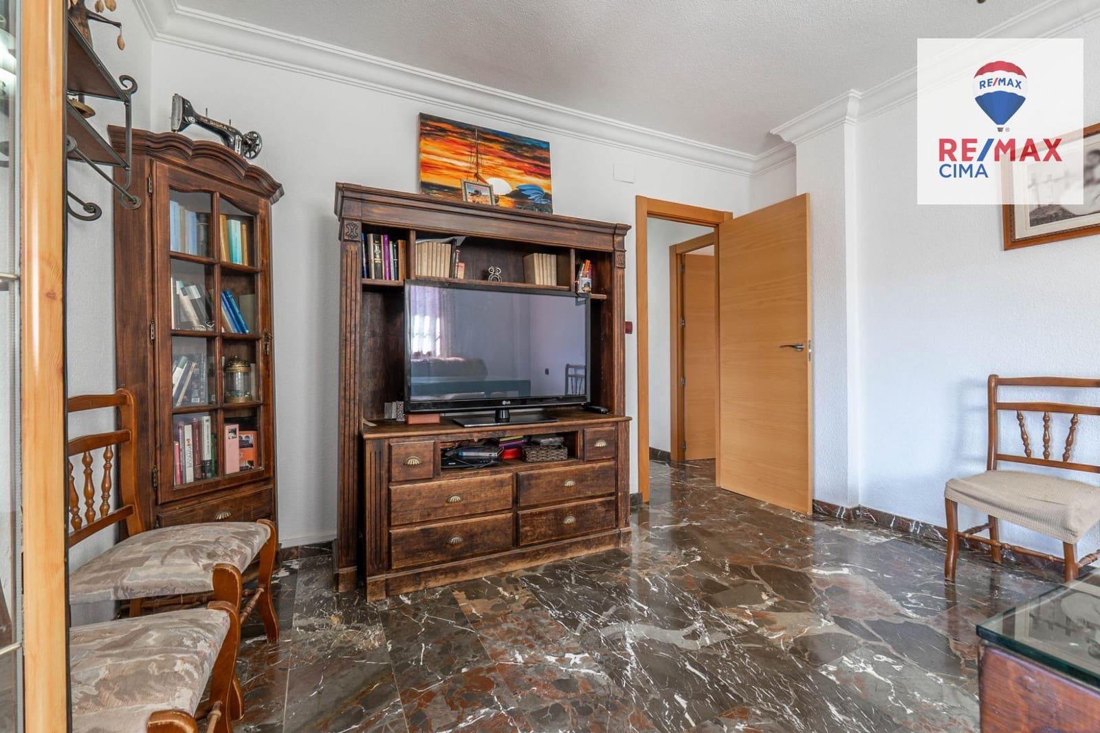 6 bedroom Villa for sale in Otura with pool garage - € 399,000 (Ref: 9786986)