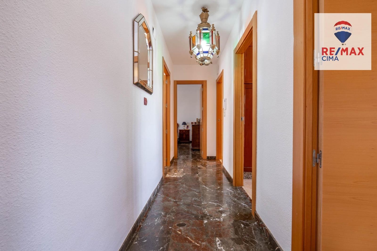 6 bedroom Villa for sale in Otura with pool garage - € 399,000 (Ref: 9786986)