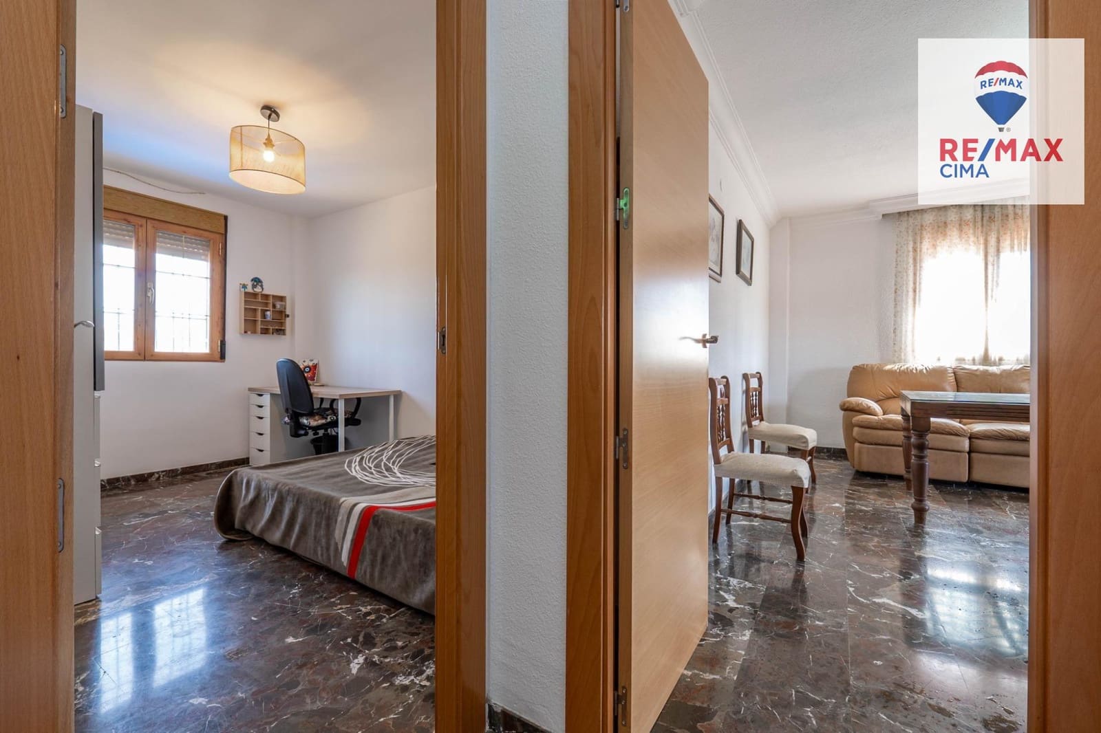 6 bedroom Villa for sale in Otura with pool garage - € 399,000 (Ref: 9786986)