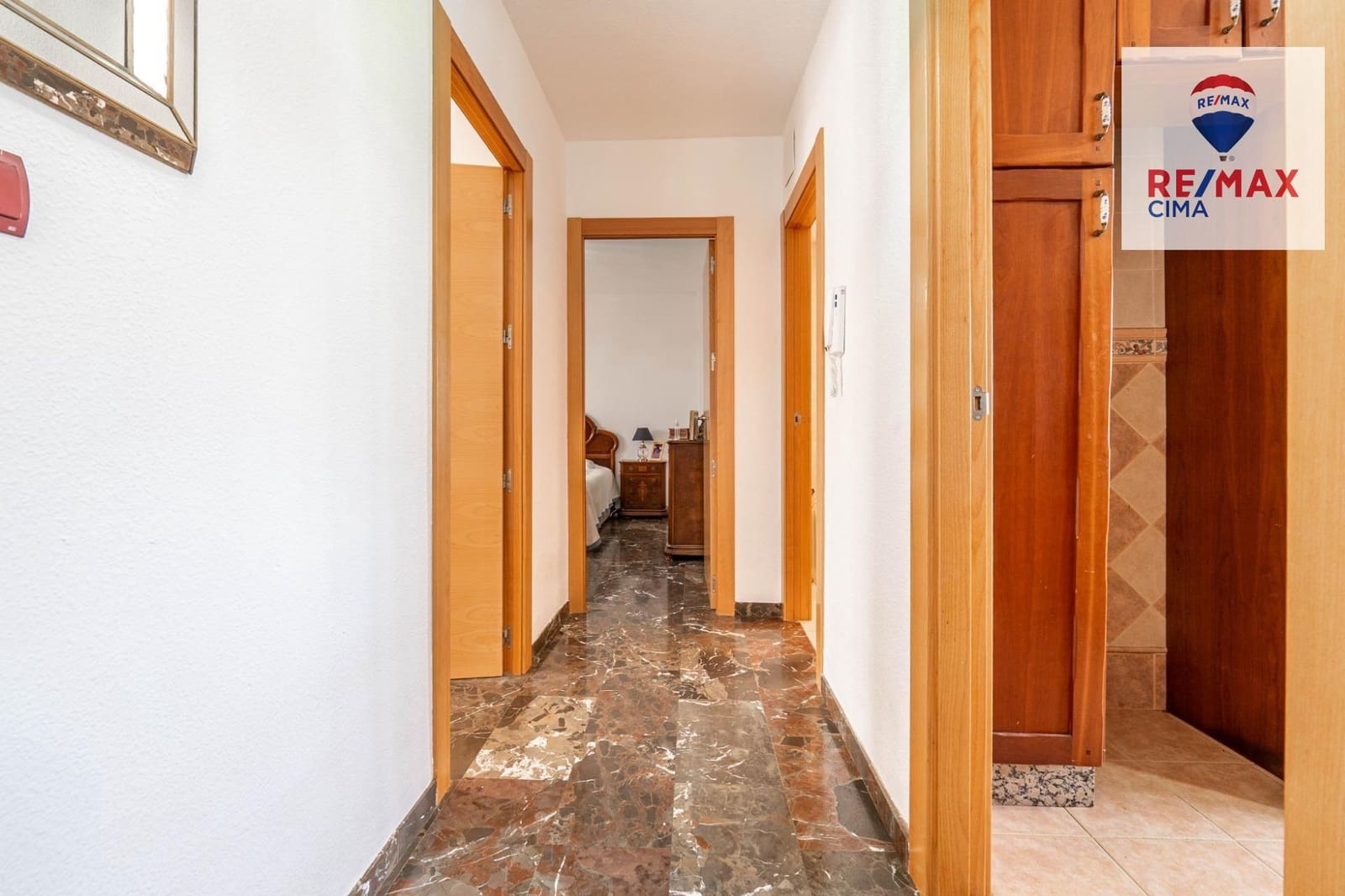 6 bedroom Villa for sale in Otura with pool garage - € 399,000 (Ref: 9786986)