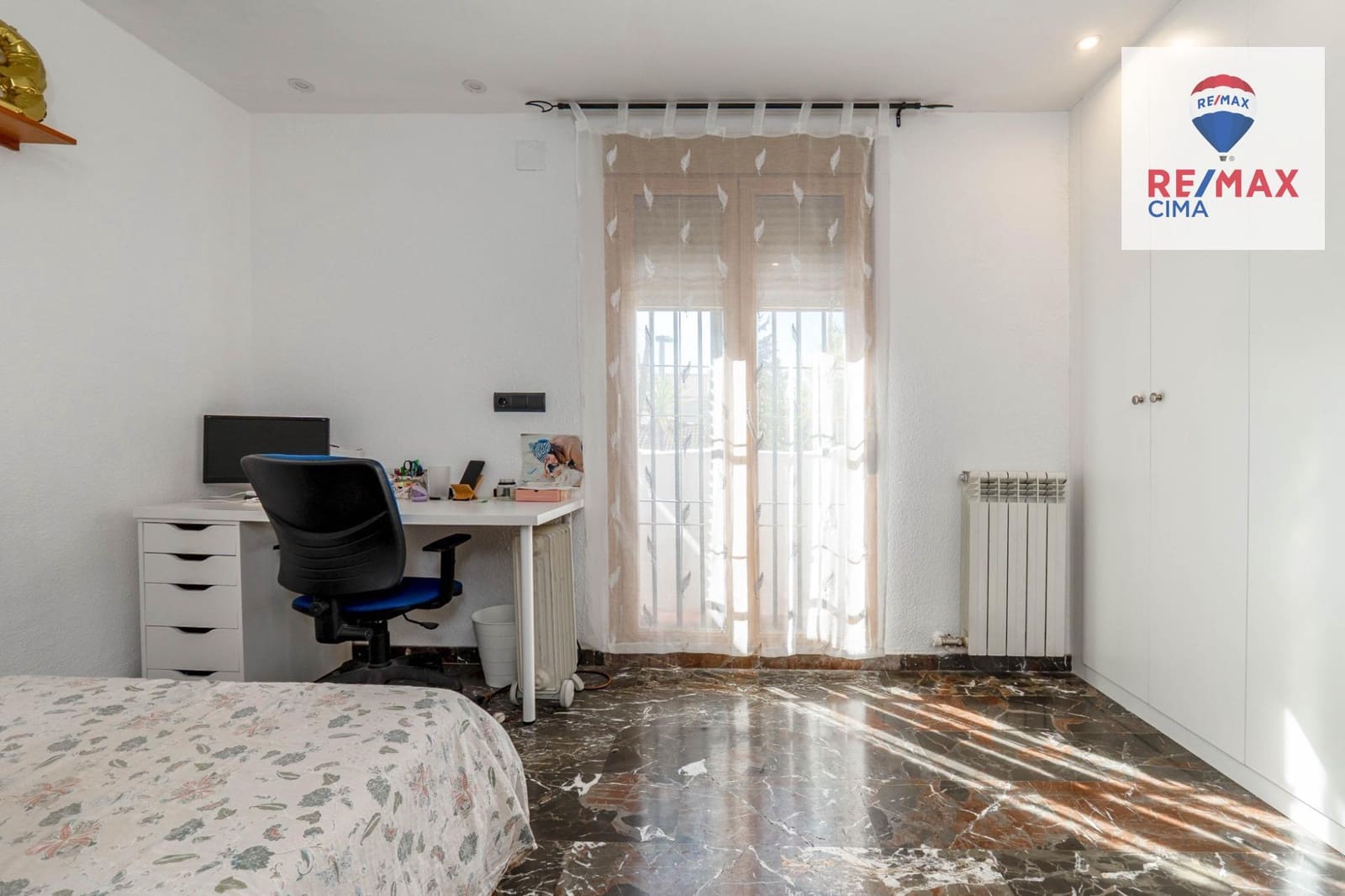 6 bedroom Villa for sale in Otura with pool garage - € 399,000 (Ref: 9786986)