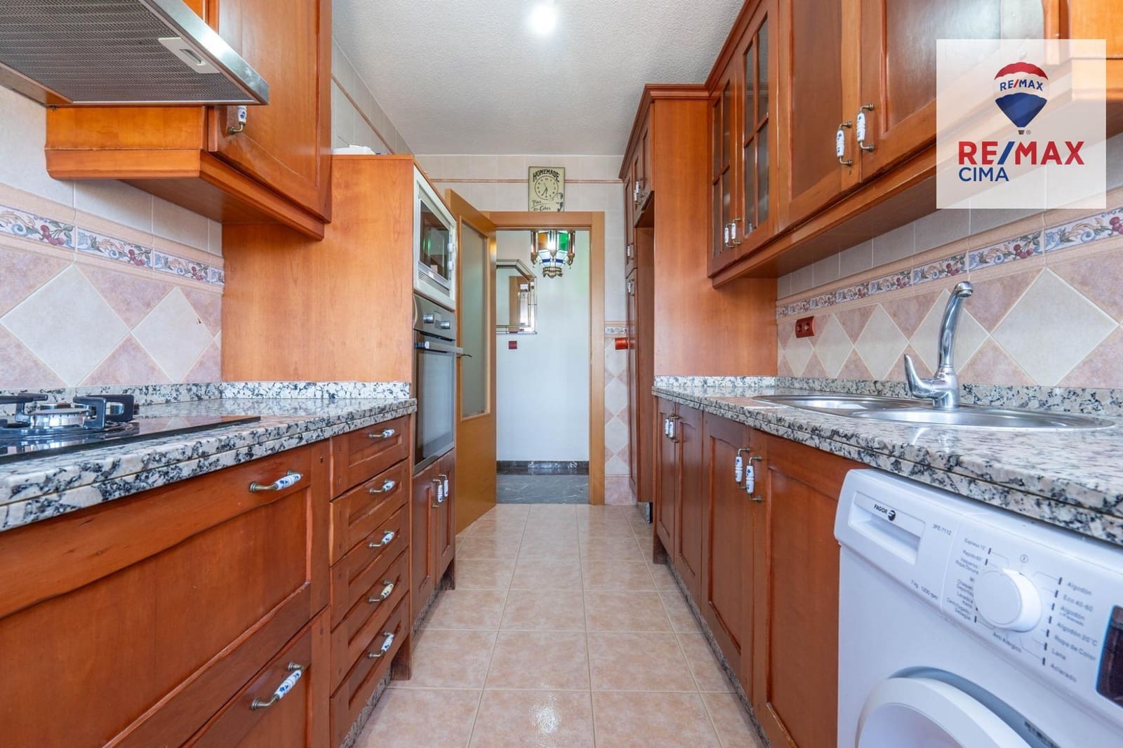 6 bedroom Villa for sale in Otura with pool garage - € 399,000 (Ref: 9786986)