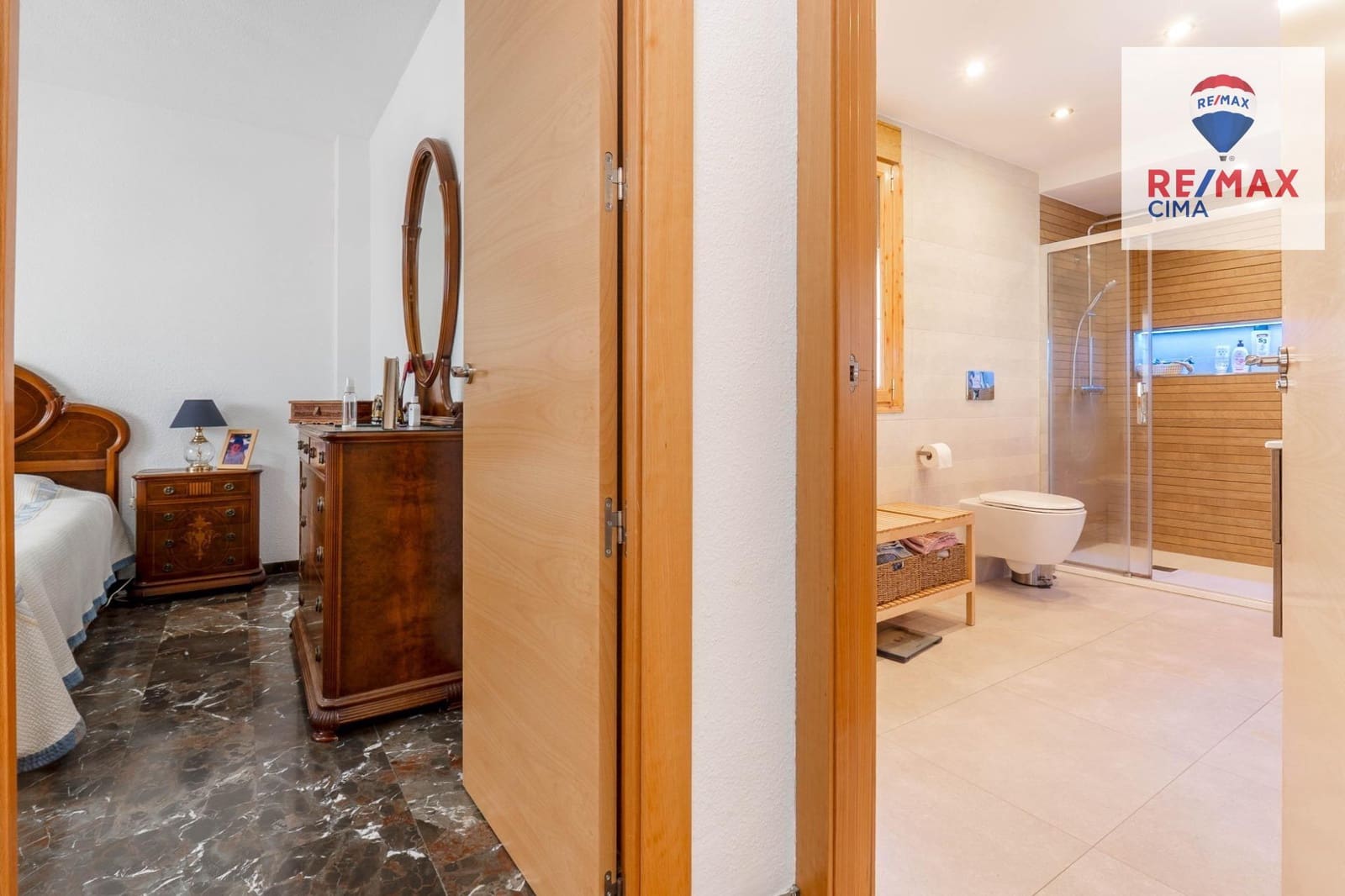 6 bedroom Villa for sale in Otura with pool garage - € 399,000 (Ref: 9786986)