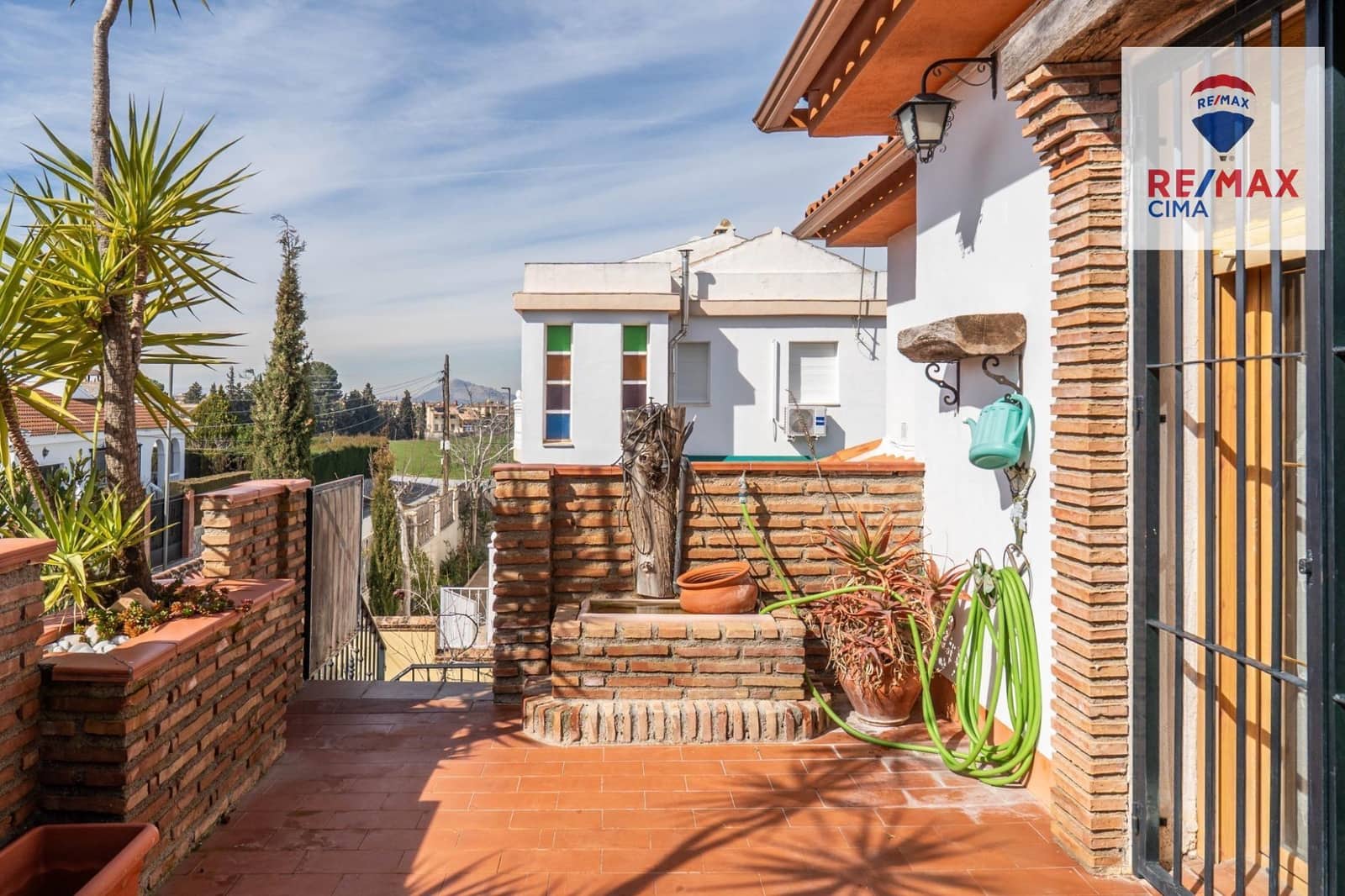 6 bedroom Villa for sale in Otura with pool garage - € 399,000 (Ref: 9786986)