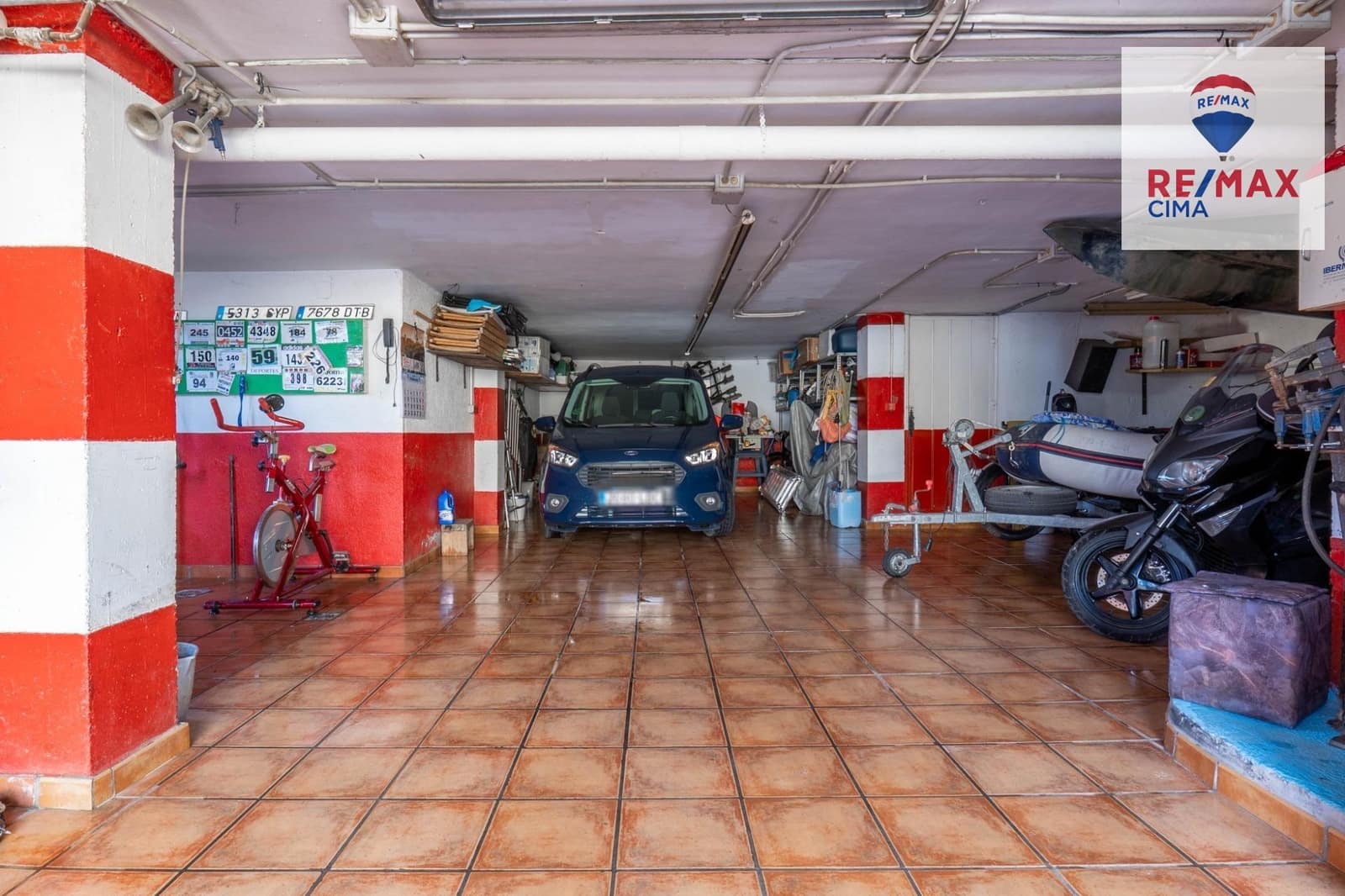 6 bedroom Villa for sale in Otura with pool garage - € 399,000 (Ref: 9786986)