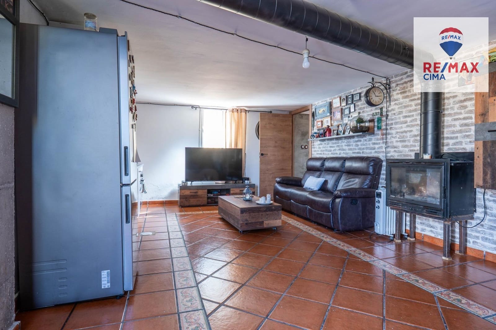 6 bedroom Villa for sale in Otura with pool garage - € 399,000 (Ref: 9786986)