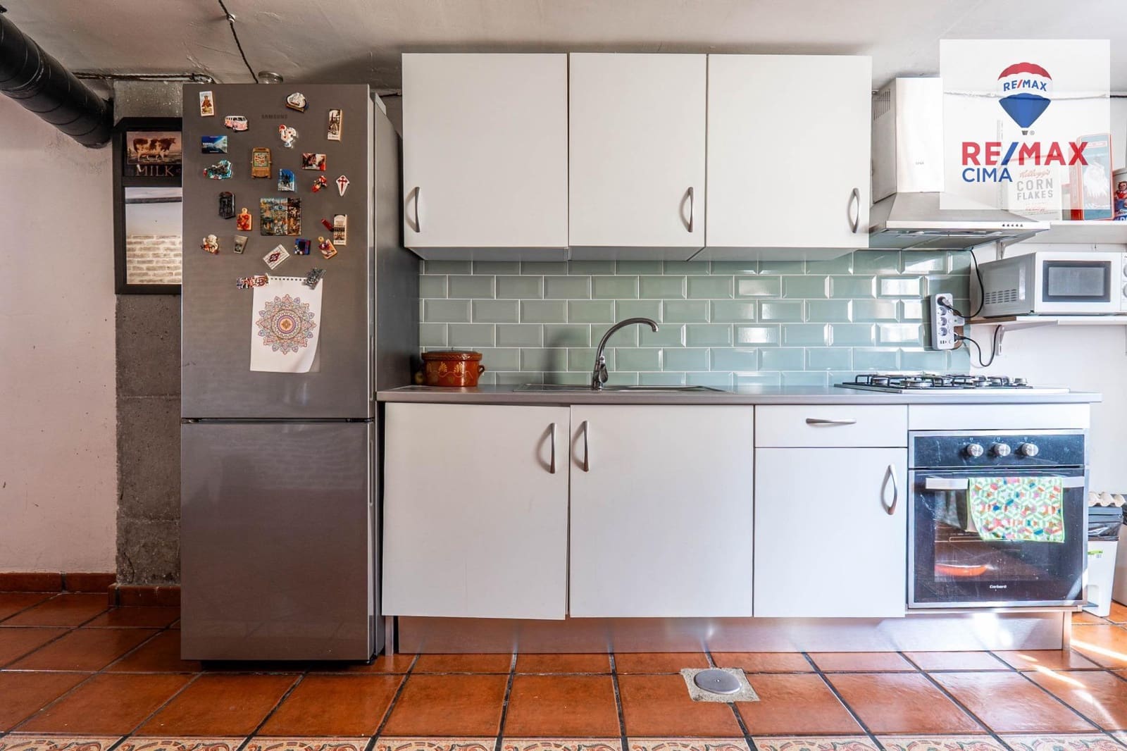 6 bedroom Villa for sale in Otura with pool garage - € 399,000 (Ref: 9786986)