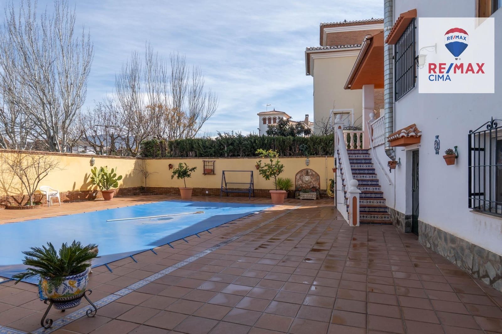6 bedroom Villa for sale in Otura with pool garage - € 399,000 (Ref: 9786986)