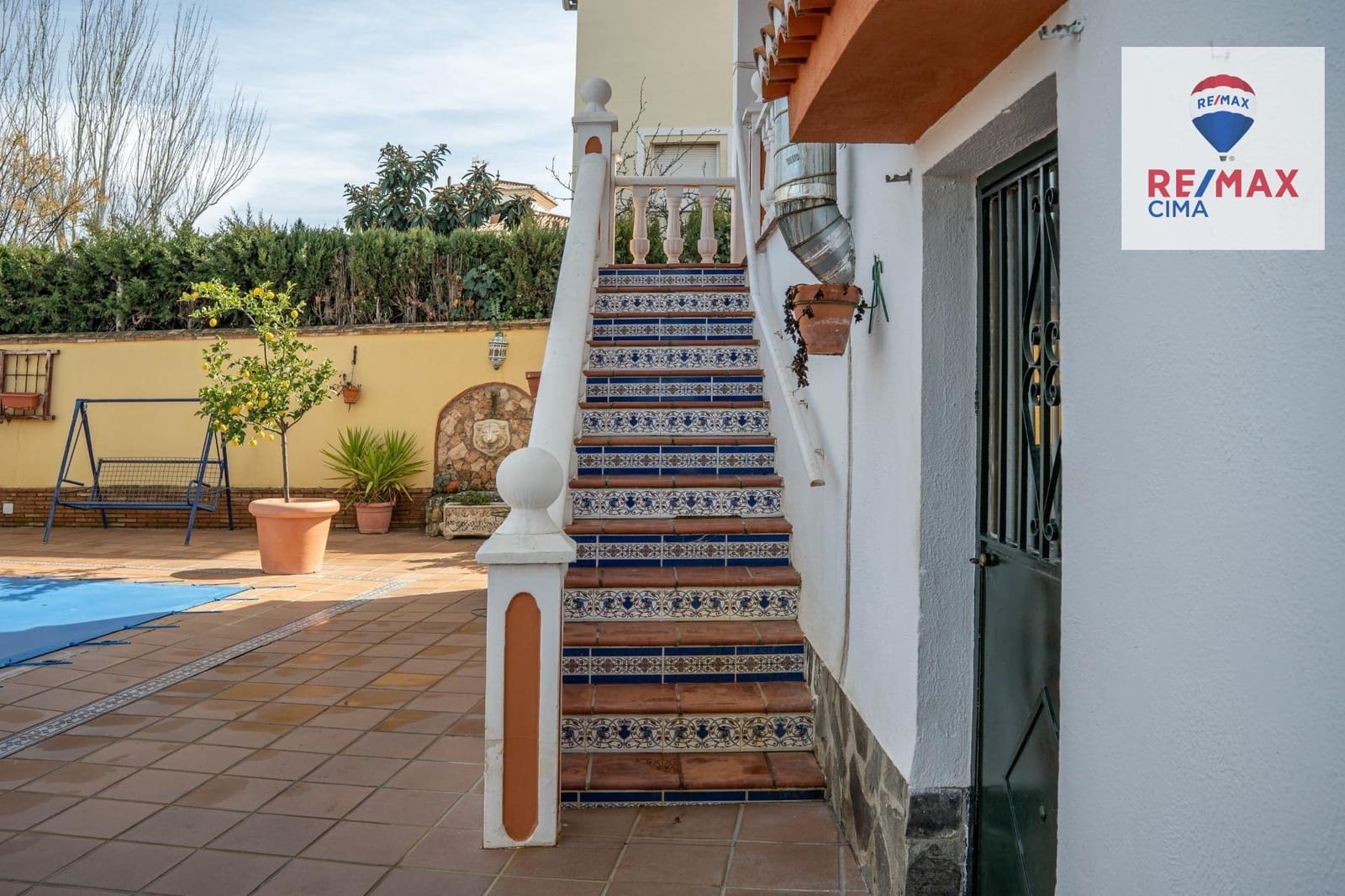 6 bedroom Villa for sale in Otura with pool garage - € 399,000 (Ref: 9786986)