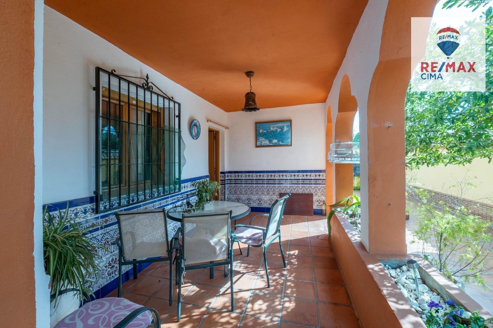 6 bedroom Villa for sale in Otura with pool garage - € 399,000 (Ref: 9786986)