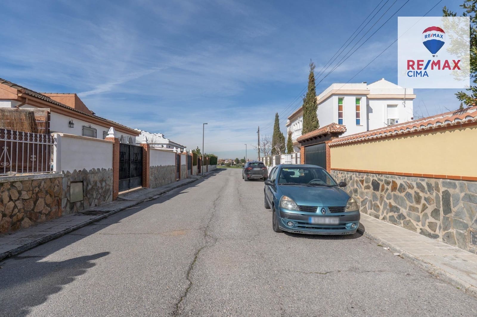 6 bedroom Villa for sale in Otura with pool garage - € 399,000 (Ref: 9786986)