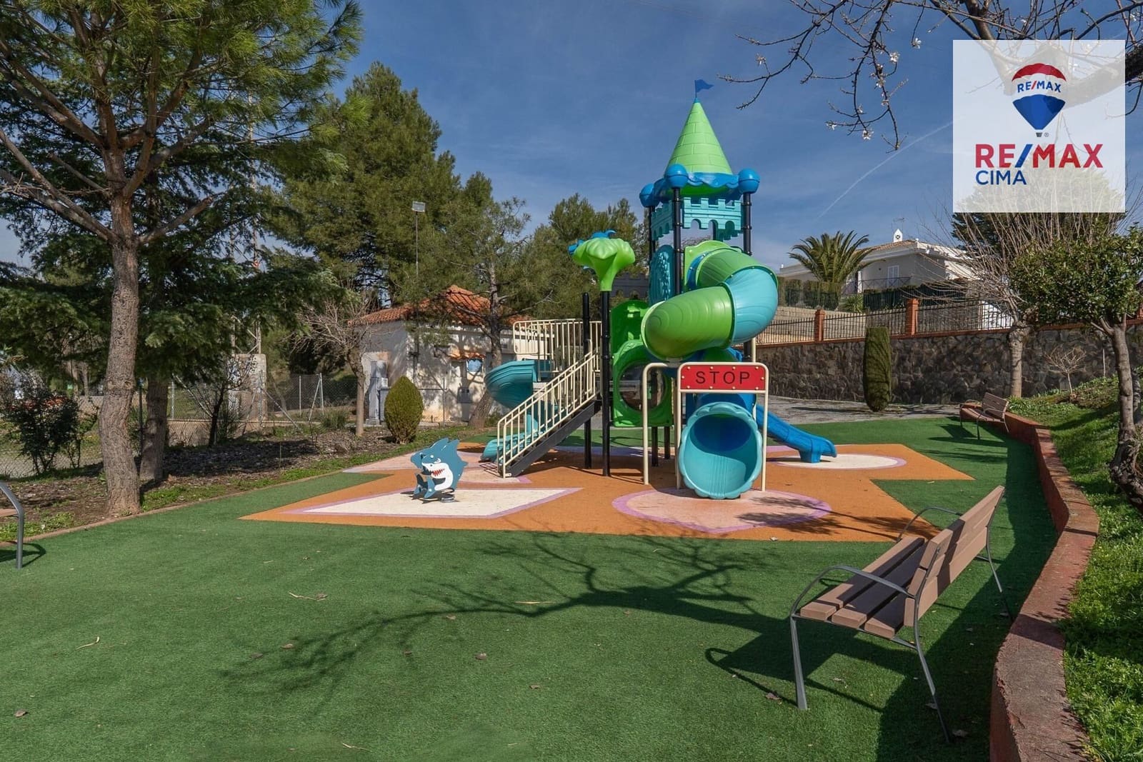 6 bedroom Villa for sale in Otura with pool garage - € 399,000 (Ref: 9786986)