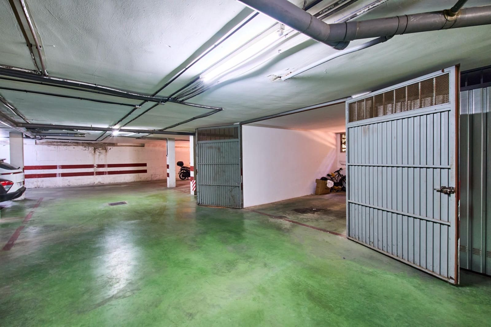 Garage til salg i La Zubia - € 20.000 (Ref: 9788559)