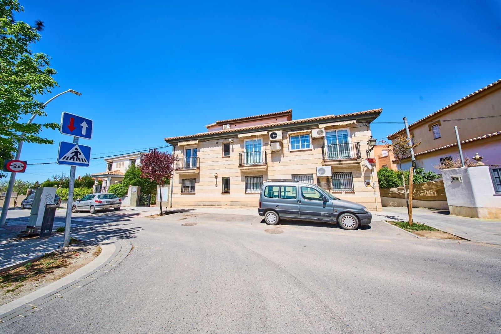 Garage til salg i La Zubia - € 25.000 (Ref: 9788560)