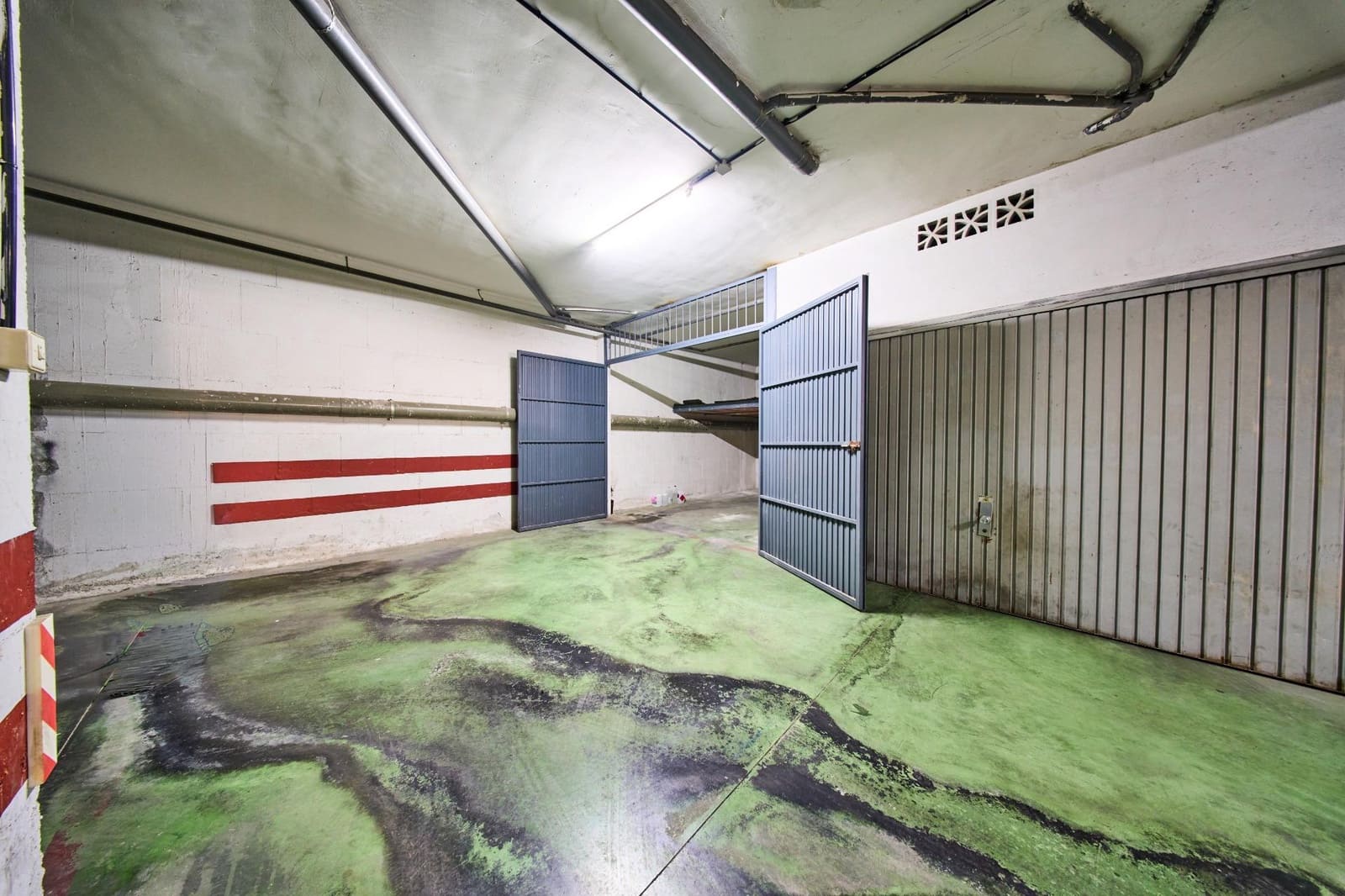 Garage til salg i La Zubia - € 25.000 (Ref: 9788560)