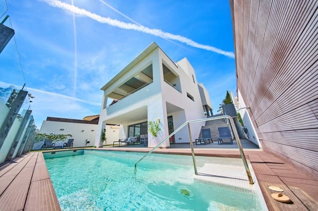 Chalet de 4 habitaciones en Motril en venta con piscina - 1.490.000 € (Ref: 9791254)