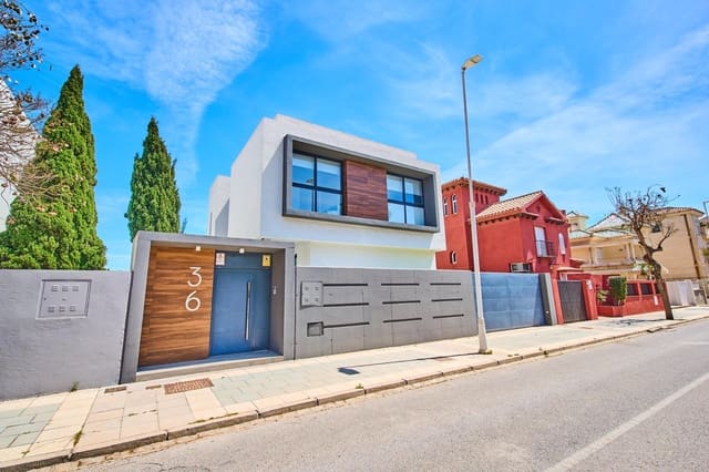 Chalet de 4 habitaciones en Motril en venta con piscina - 1.490.000 € (Ref: 9791254)