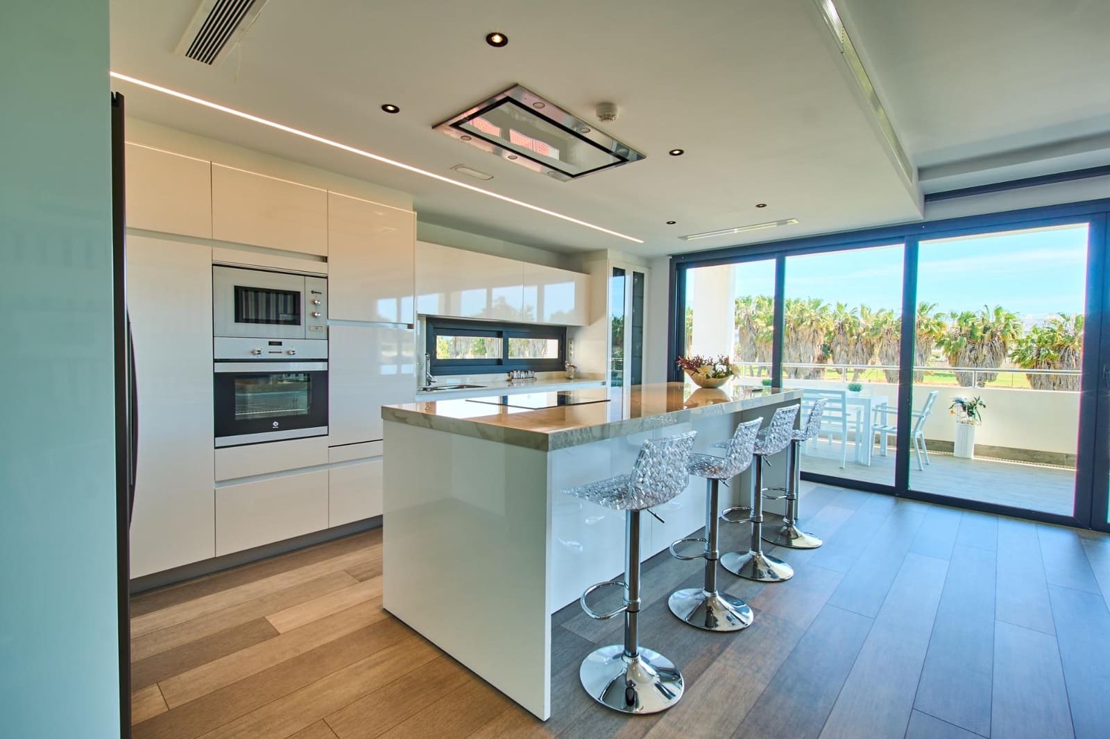 Chalet de 4 habitaciones en Motril en venta con piscina - 1.490.000 € (Ref: 9791254)