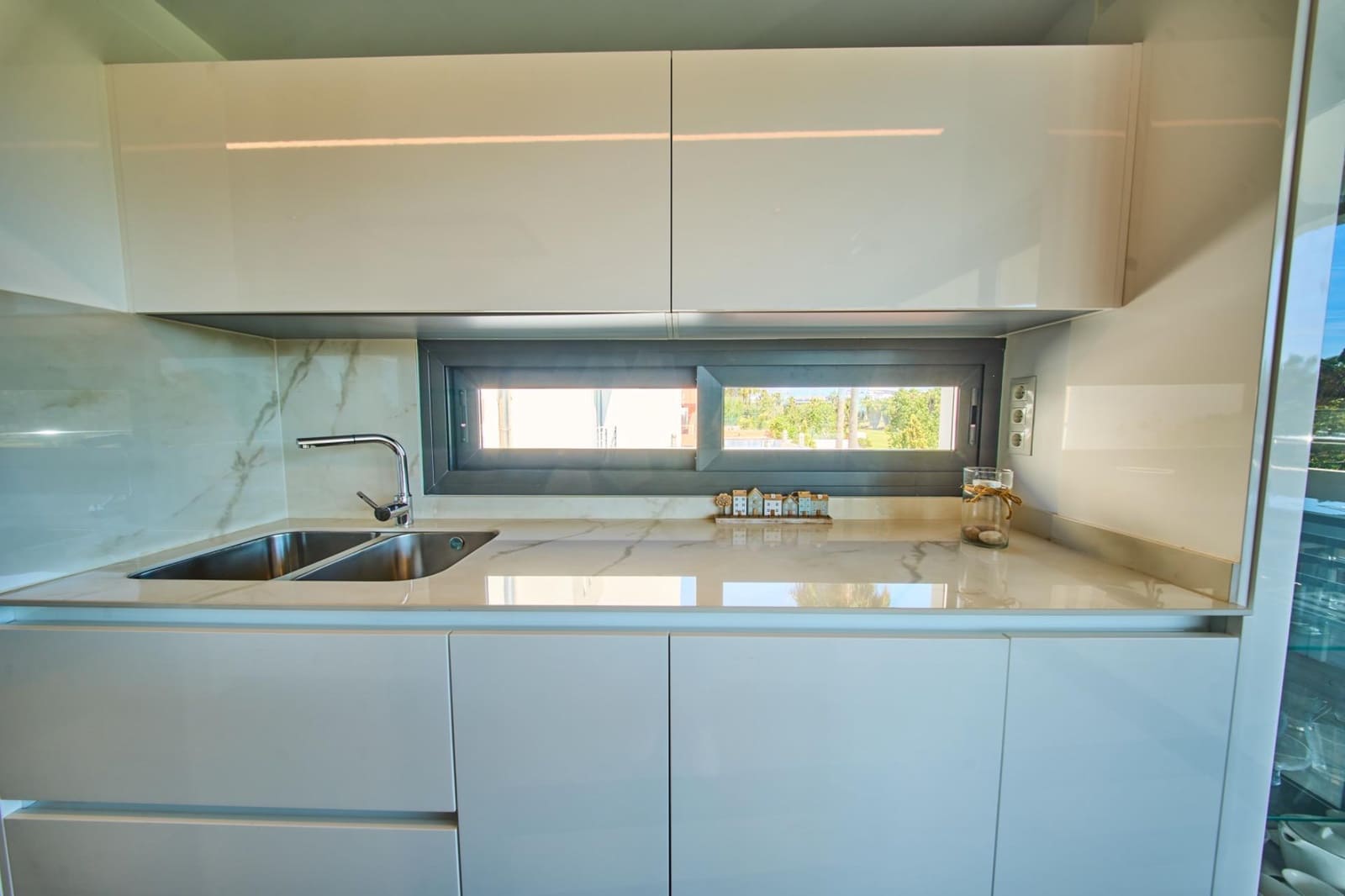 Chalet de 4 habitaciones en Motril en venta con piscina - 1.490.000 € (Ref: 9791254)