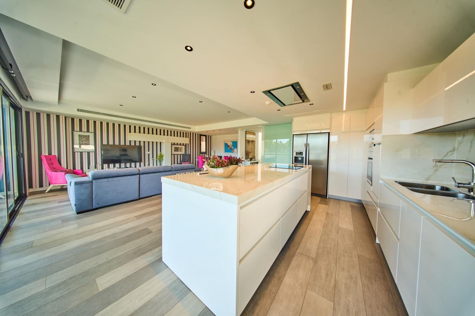 Chalet de 4 habitaciones en Motril en venta con piscina - 1.490.000 € (Ref: 9791254)