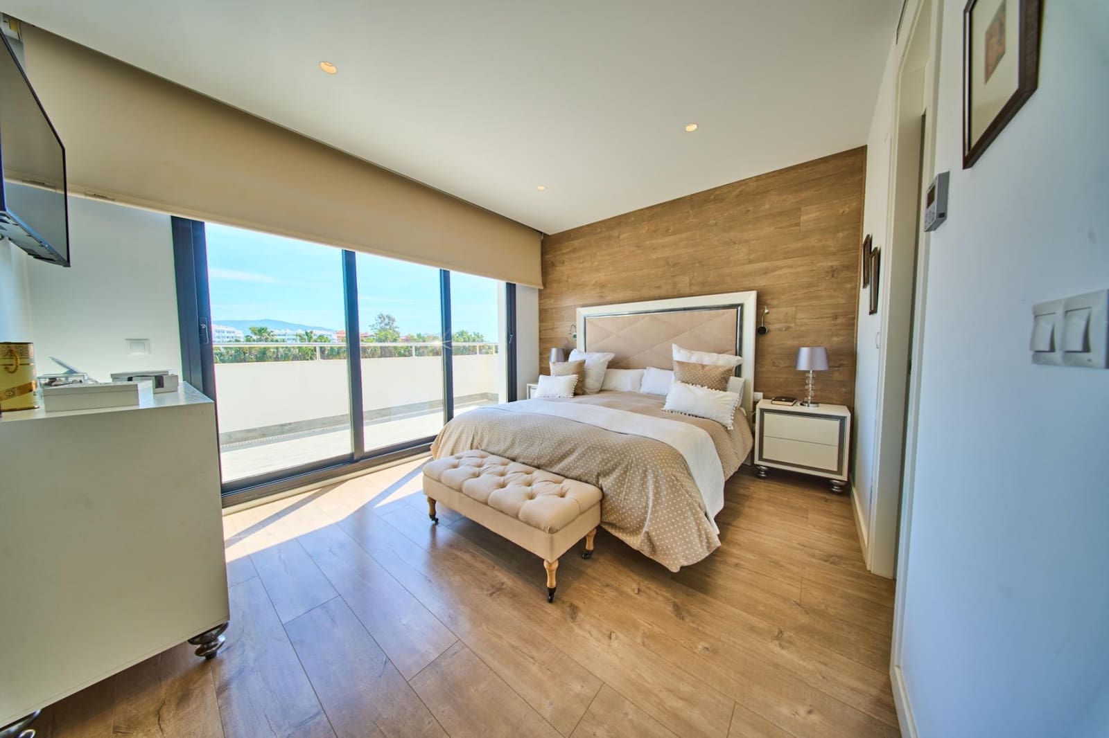 Chalet de 4 habitaciones en Motril en venta con piscina - 1.490.000 € (Ref: 9791254)