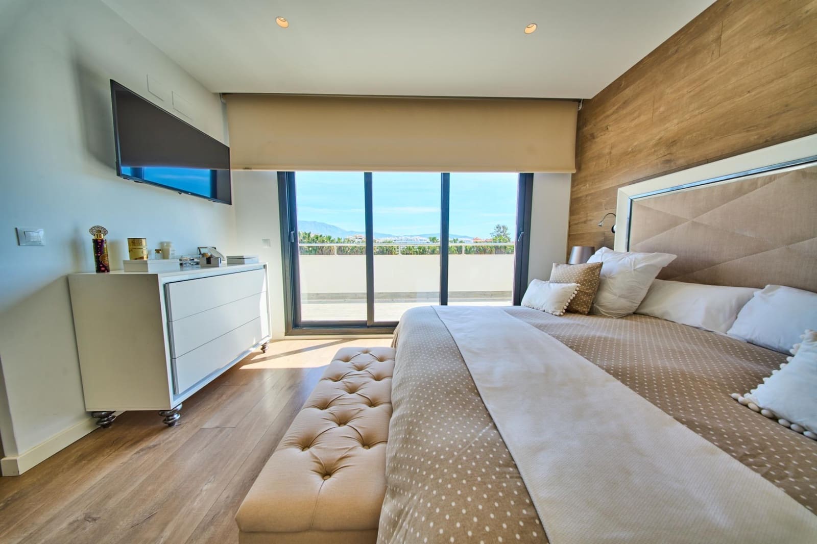 Chalet de 4 habitaciones en Motril en venta con piscina - 1.490.000 € (Ref: 9791254)