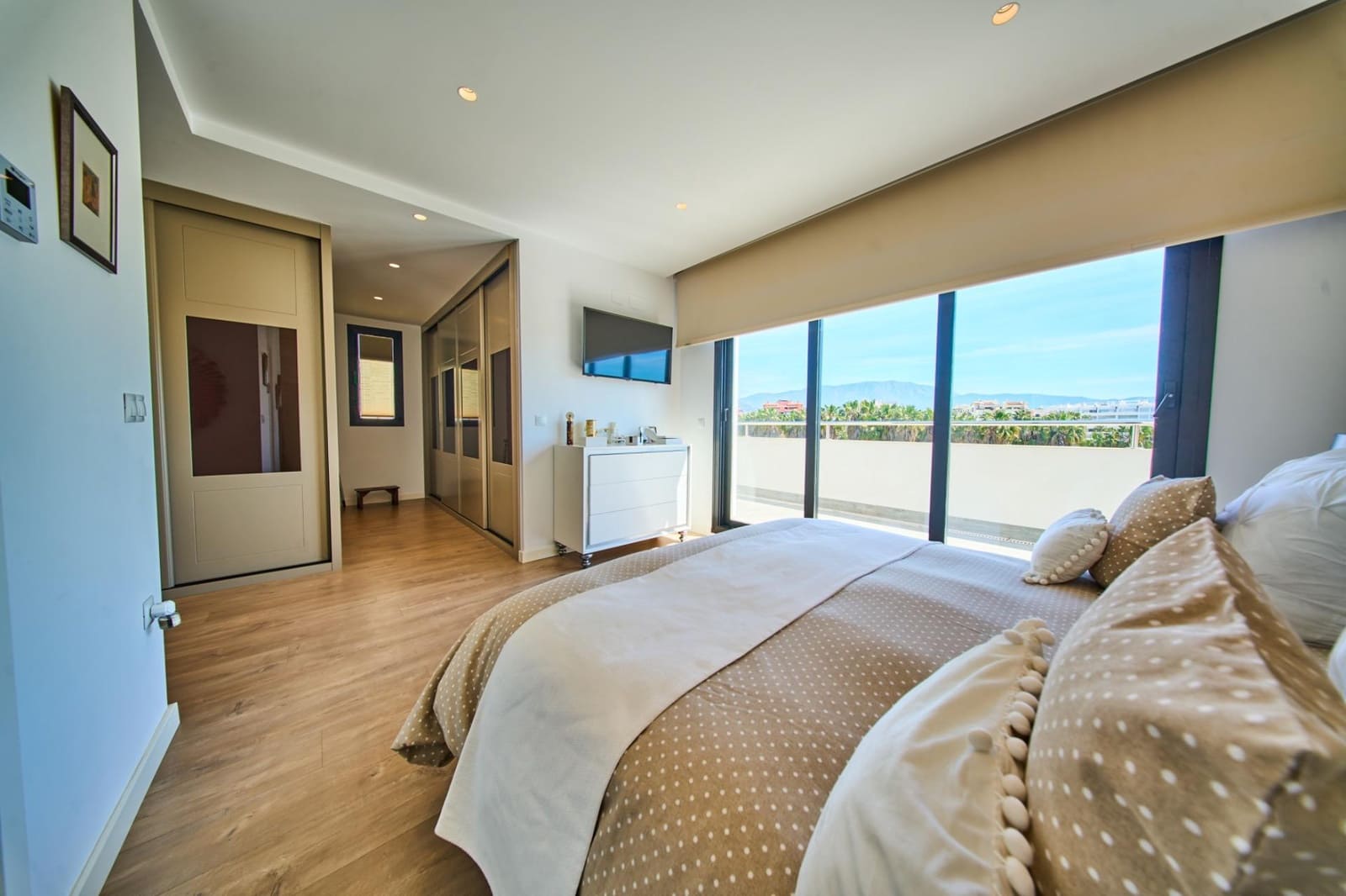 Chalet de 4 habitaciones en Motril en venta con piscina - 1.490.000 € (Ref: 9791254)