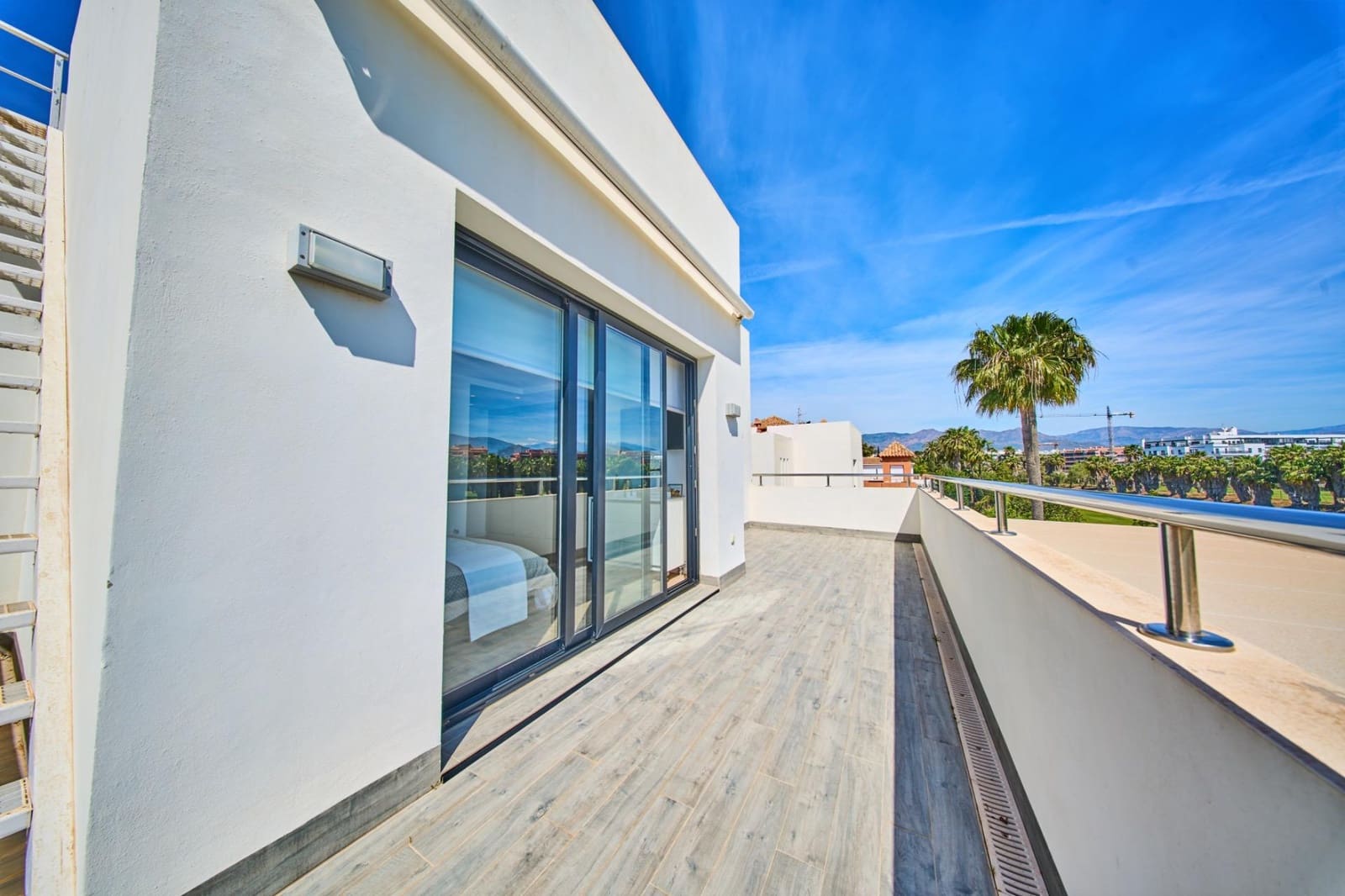 Chalet de 4 habitaciones en Motril en venta con piscina - 1.490.000 € (Ref: 9791254)