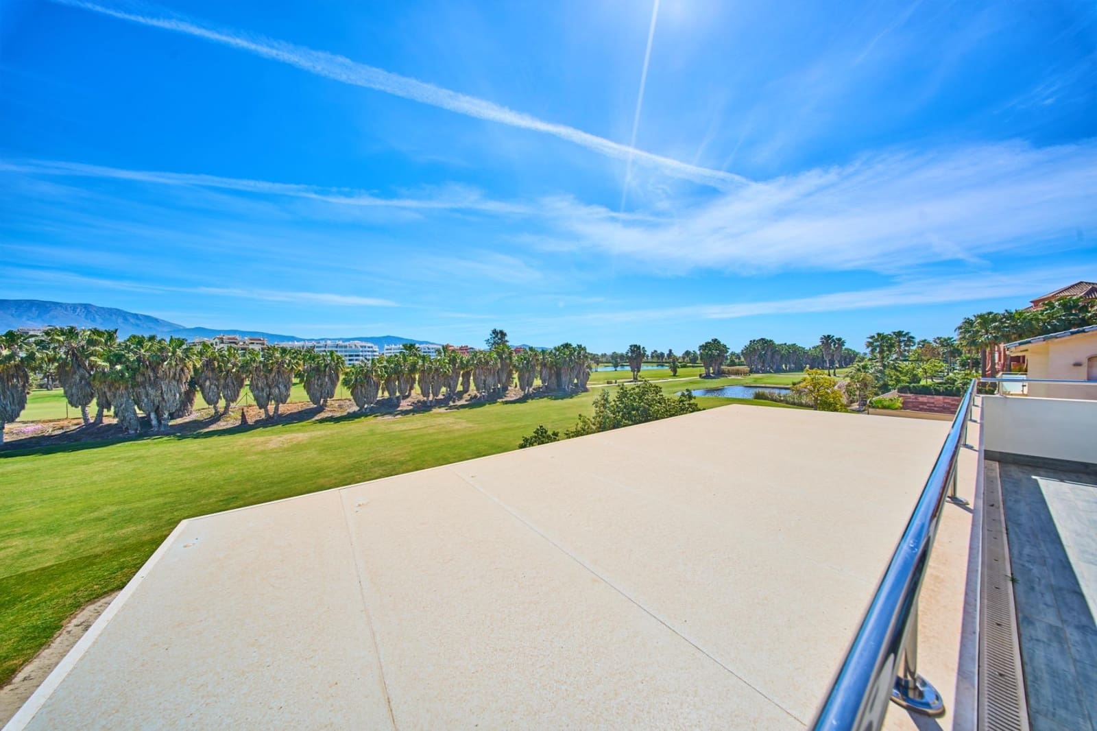 Chalet de 4 habitaciones en Motril en venta con piscina - 1.490.000 € (Ref: 9791254)