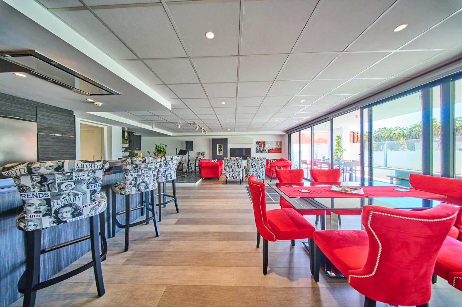 Chalet de 4 habitaciones en Motril en venta con piscina - 1.490.000 € (Ref: 9791254)