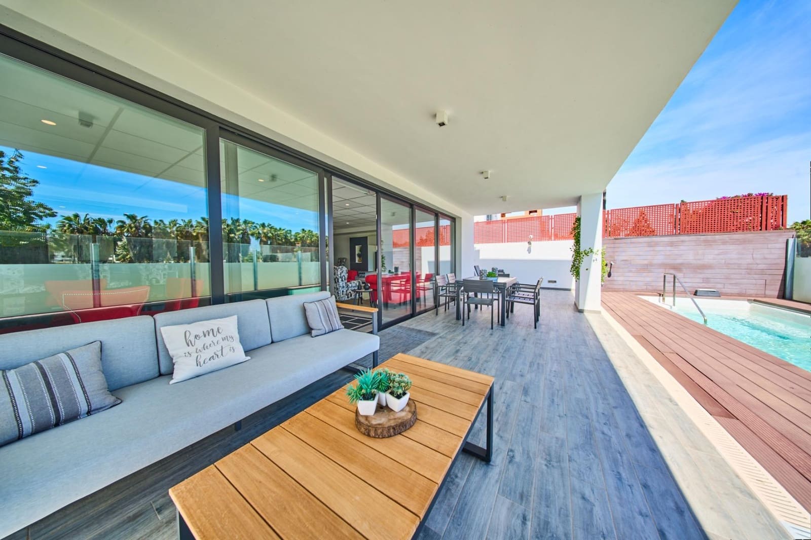 Chalet de 4 habitaciones en Motril en venta con piscina - 1.490.000 € (Ref: 9791254)