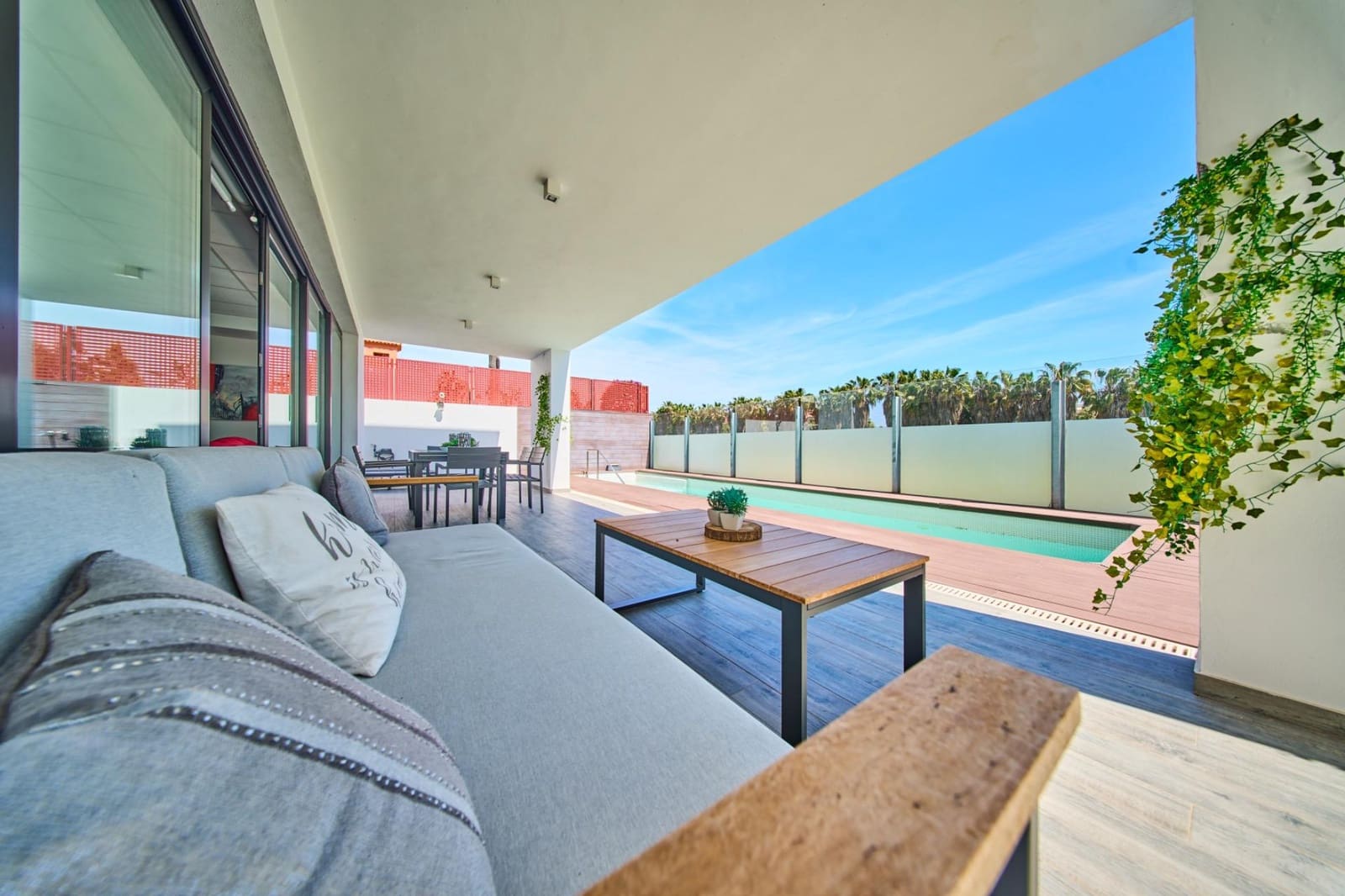 Chalet de 4 habitaciones en Motril en venta con piscina - 1.490.000 € (Ref: 9791254)