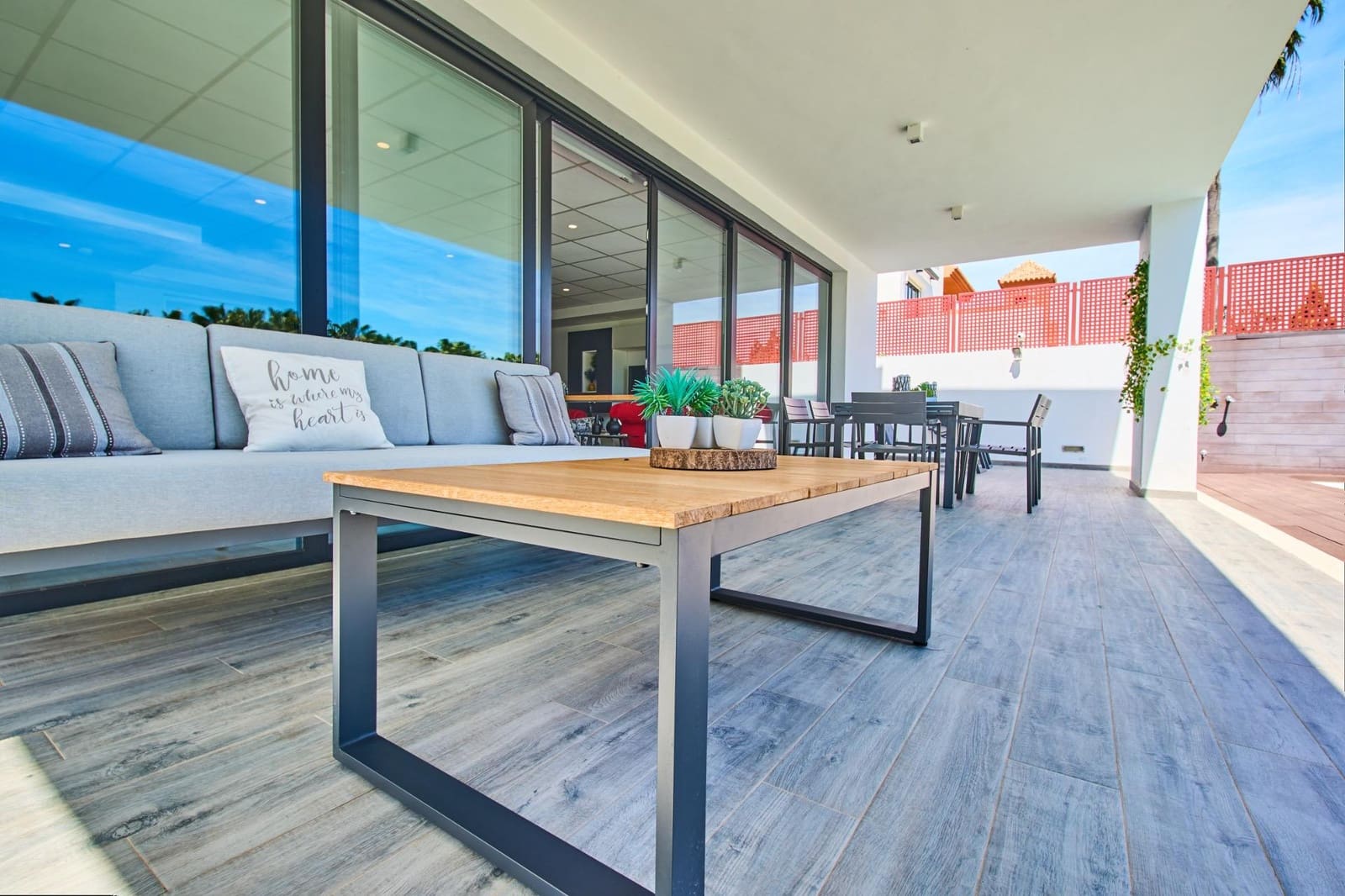 Chalet de 4 habitaciones en Motril en venta con piscina - 1.490.000 € (Ref: 9791254)