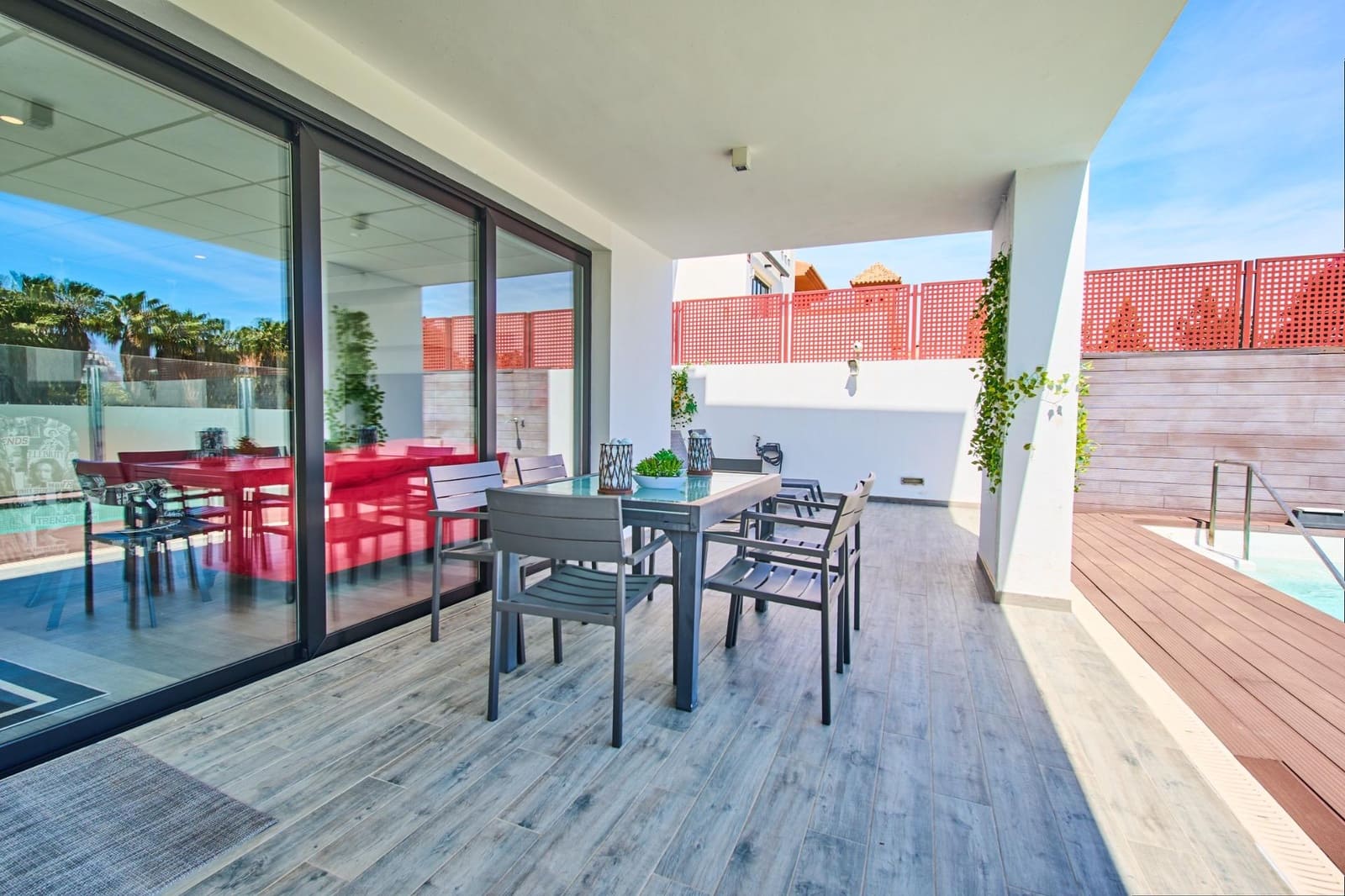 Chalet de 4 habitaciones en Motril en venta con piscina - 1.490.000 € (Ref: 9791254)