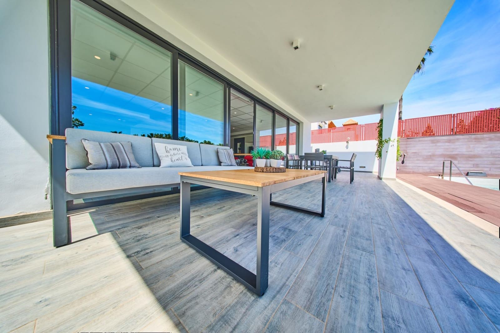 Chalet de 4 habitaciones en Motril en venta con piscina - 1.490.000 € (Ref: 9791254)