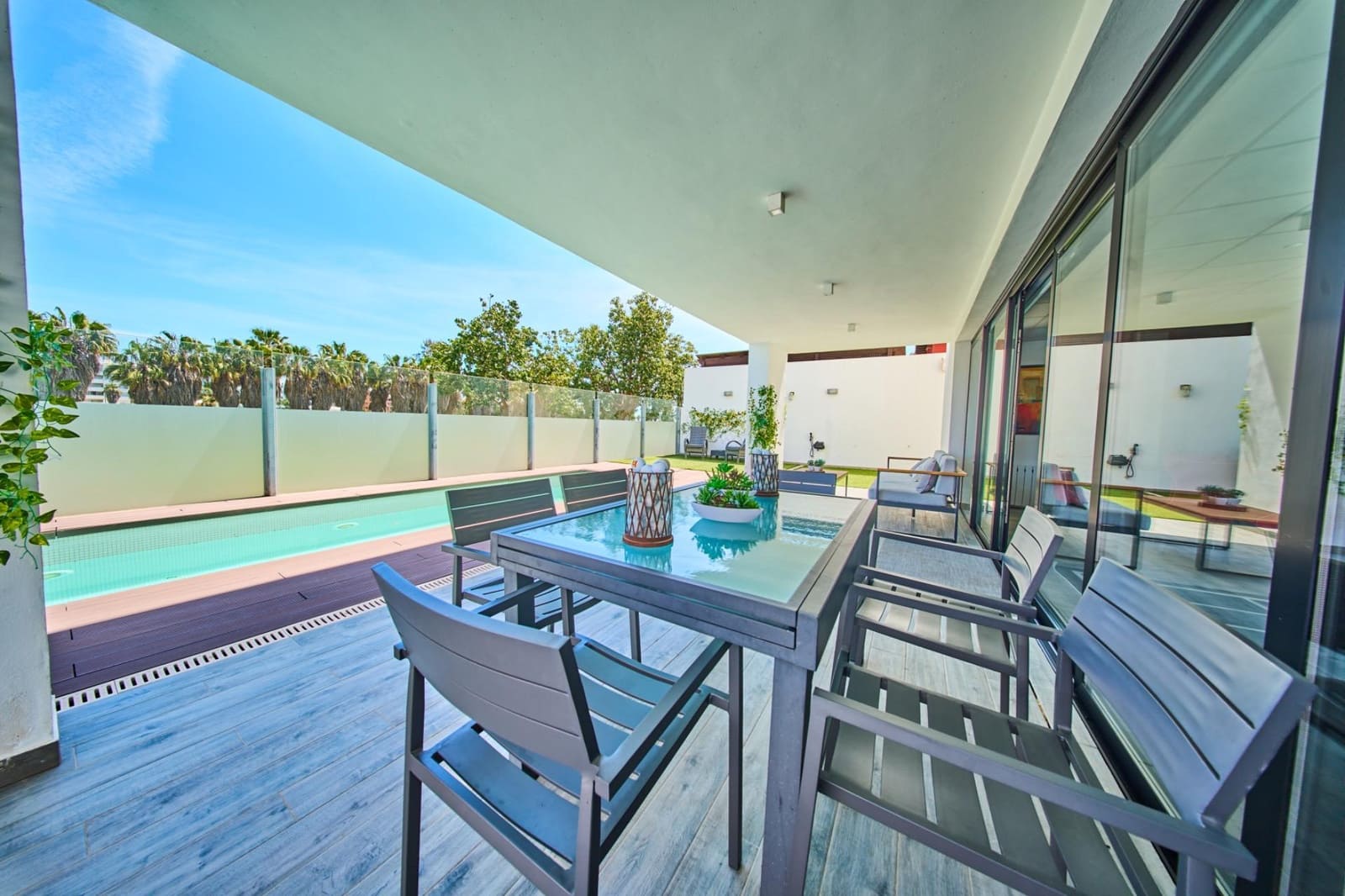 Chalet de 4 habitaciones en Motril en venta con piscina - 1.490.000 € (Ref: 9791254)