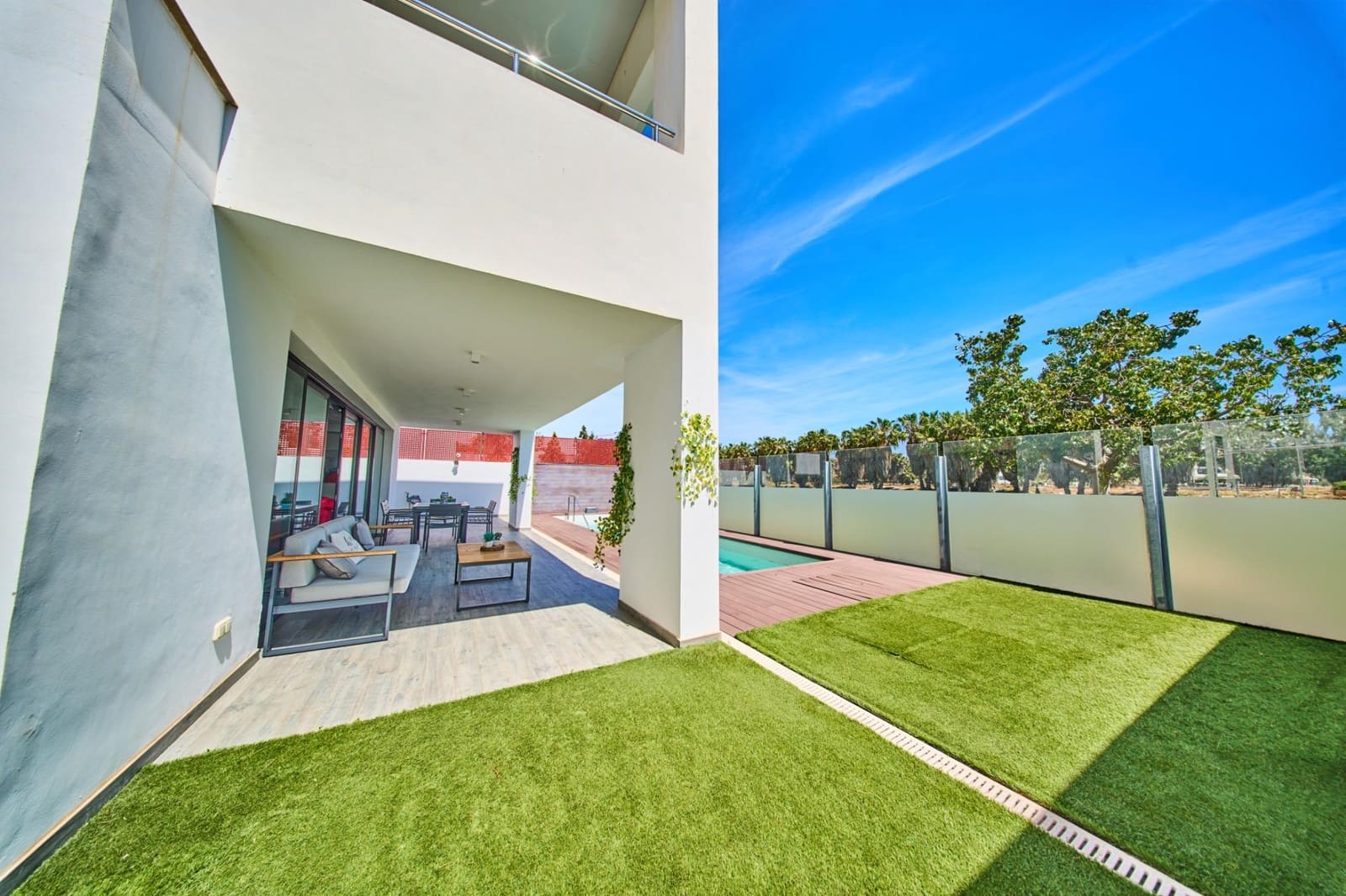 Chalet de 4 habitaciones en Motril en venta con piscina - 1.490.000 € (Ref: 9791254)