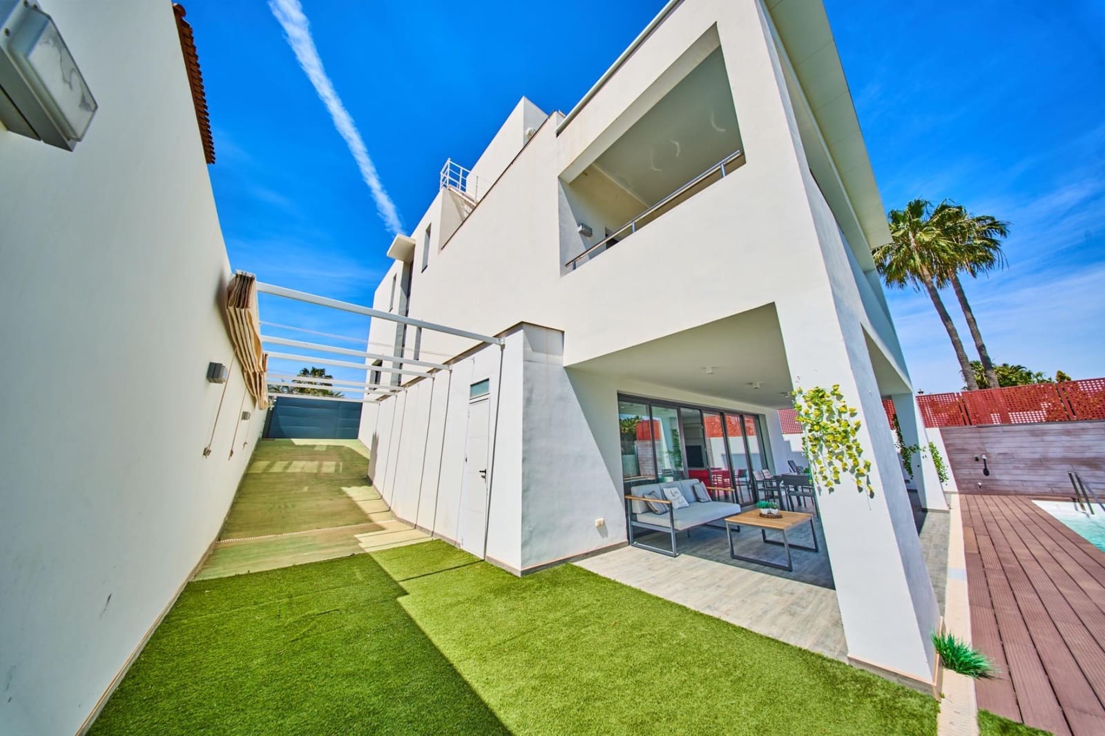 Chalet de 4 habitaciones en Motril en venta con piscina - 1.490.000 € (Ref: 9791254)