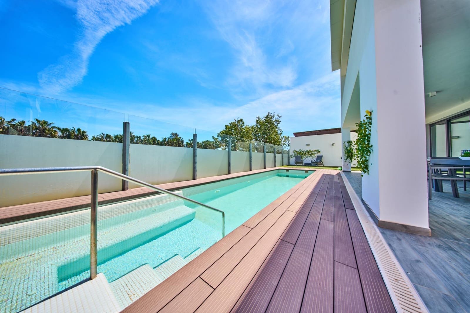 Chalet de 4 habitaciones en Motril en venta con piscina - 1.490.000 € (Ref: 9791254)